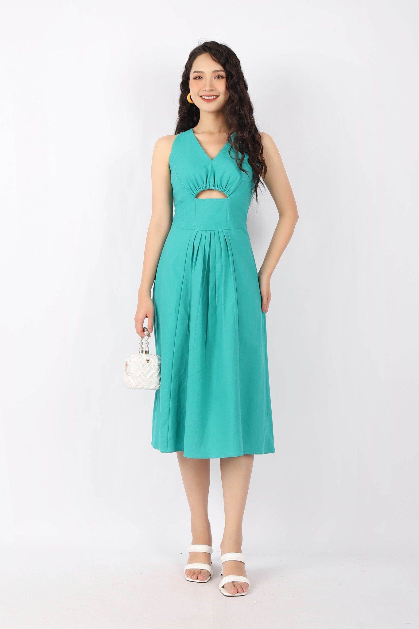 FDP33113 - Đầm dạo phố vải linen dáng Xoè cổ V chân ngực cut- PANTIO