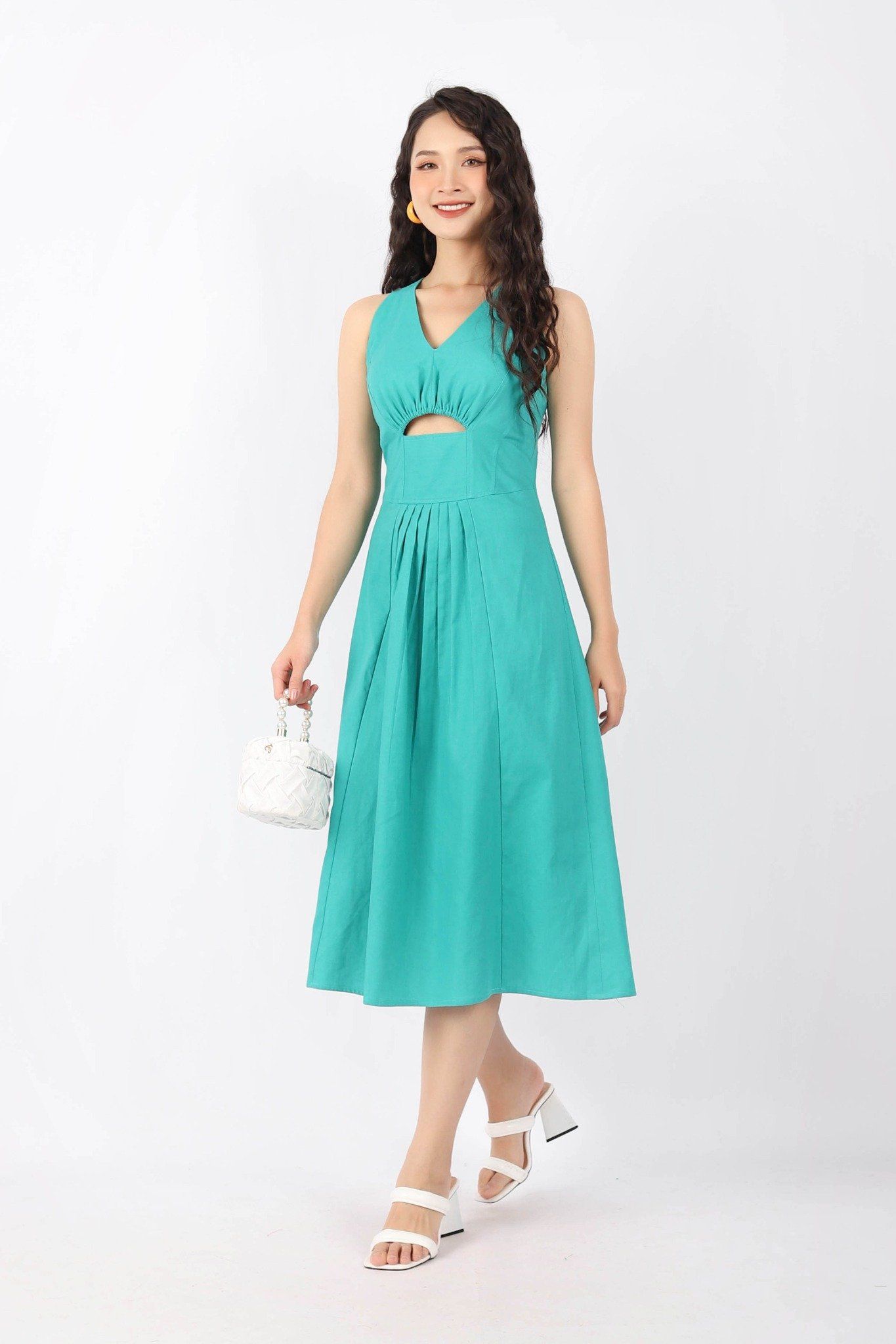 FDP33113 - Đầm dạo phố vải linen dáng Xoè cổ V chân ngực cut- PANTIO