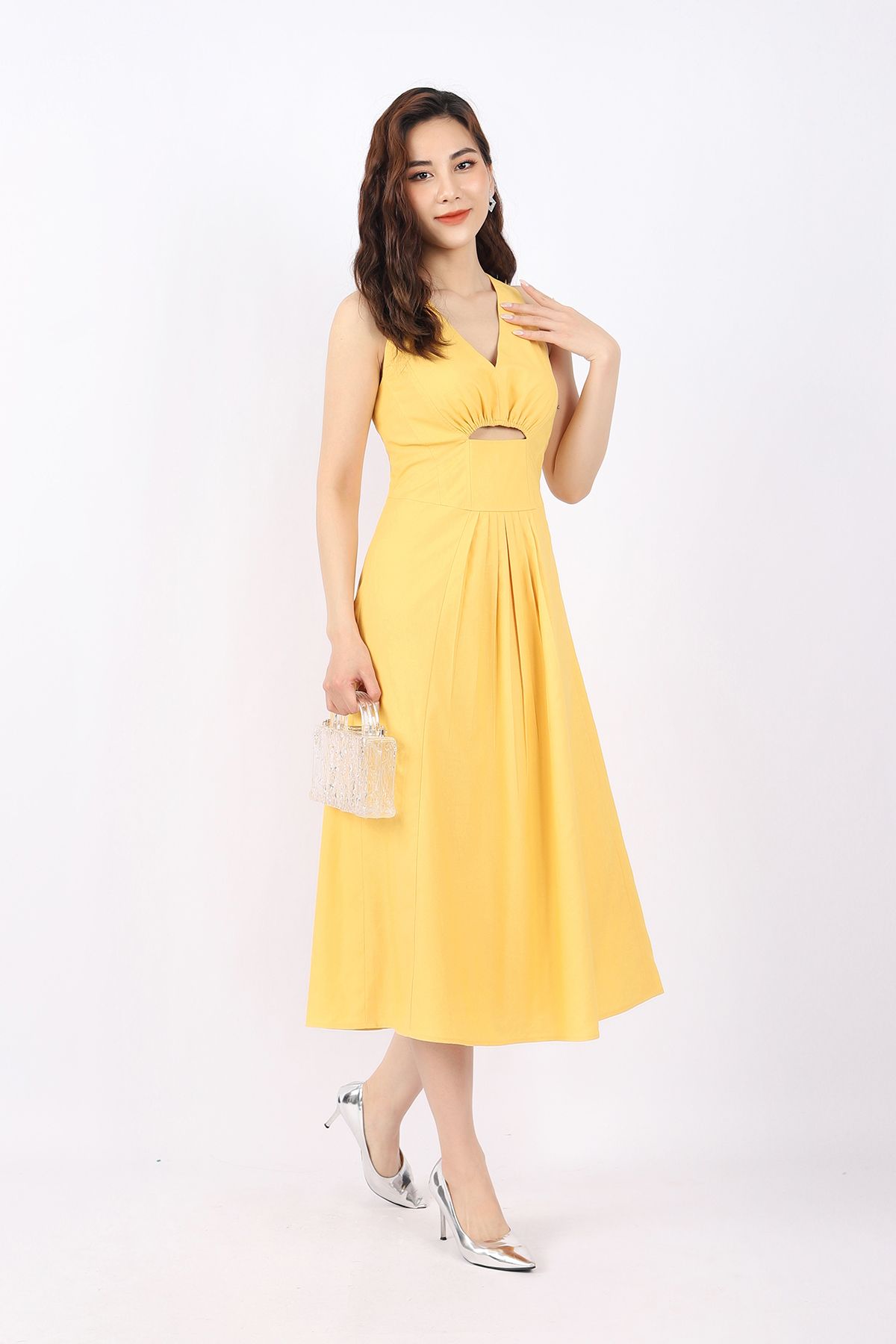 FDP33113 - Đầm dạo phố vải linen dáng Xoè cổ V chân ngực cut- PANTIO