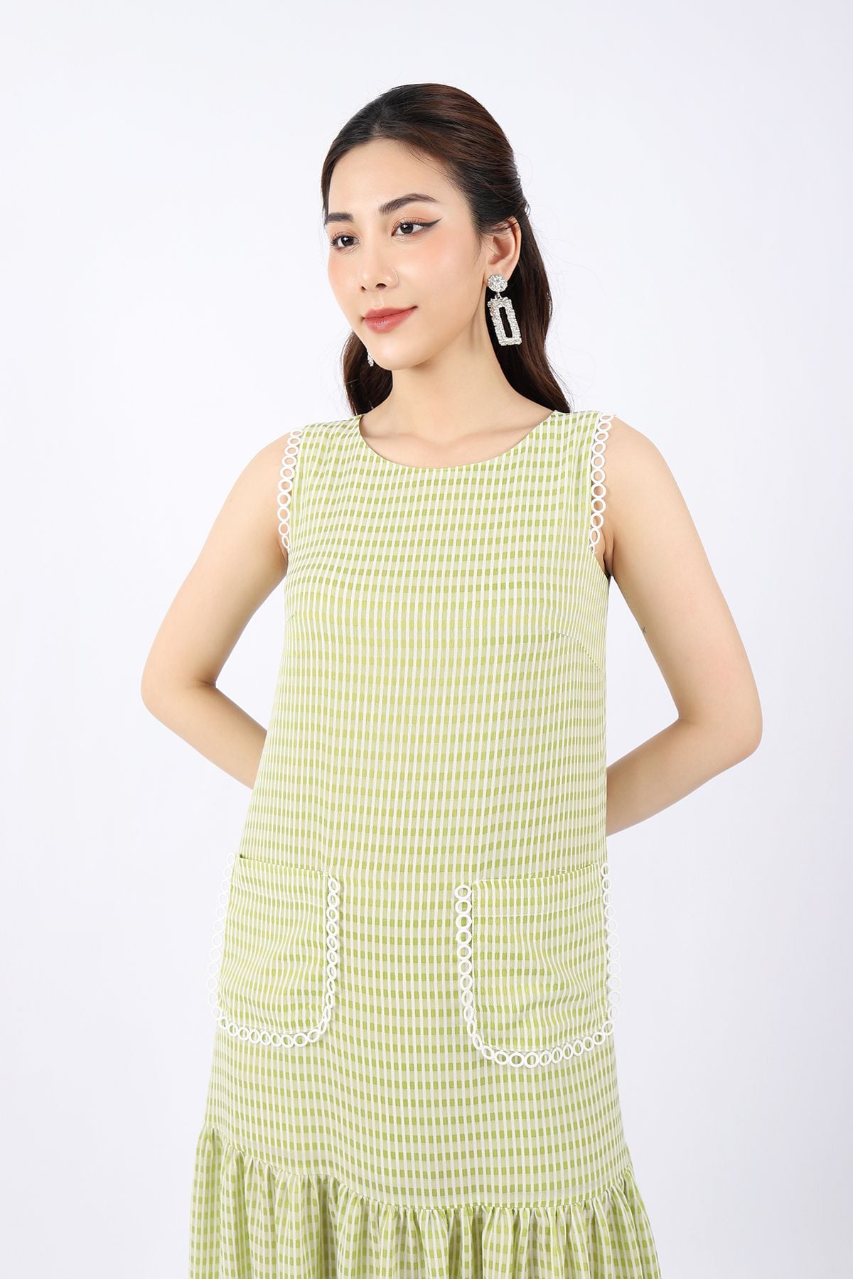 FDP33139 - Đầm dạo phố vải chiffon dáng Xoè cổ tròn viền vai và túi phối dây ren tạo kiểu - PANTIO