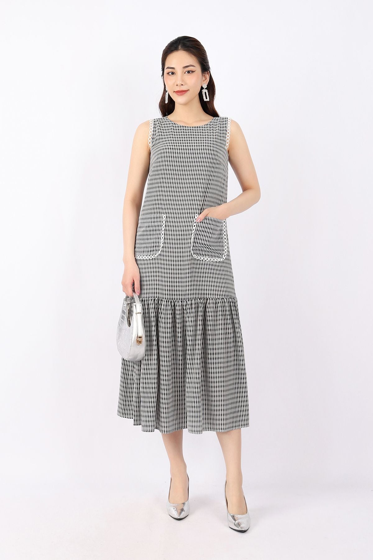 FDP33139 - Đầm dạo phố vải chiffon dáng Xoè cổ tròn viền vai và túi phối dây ren tạo kiểu - PANTIO