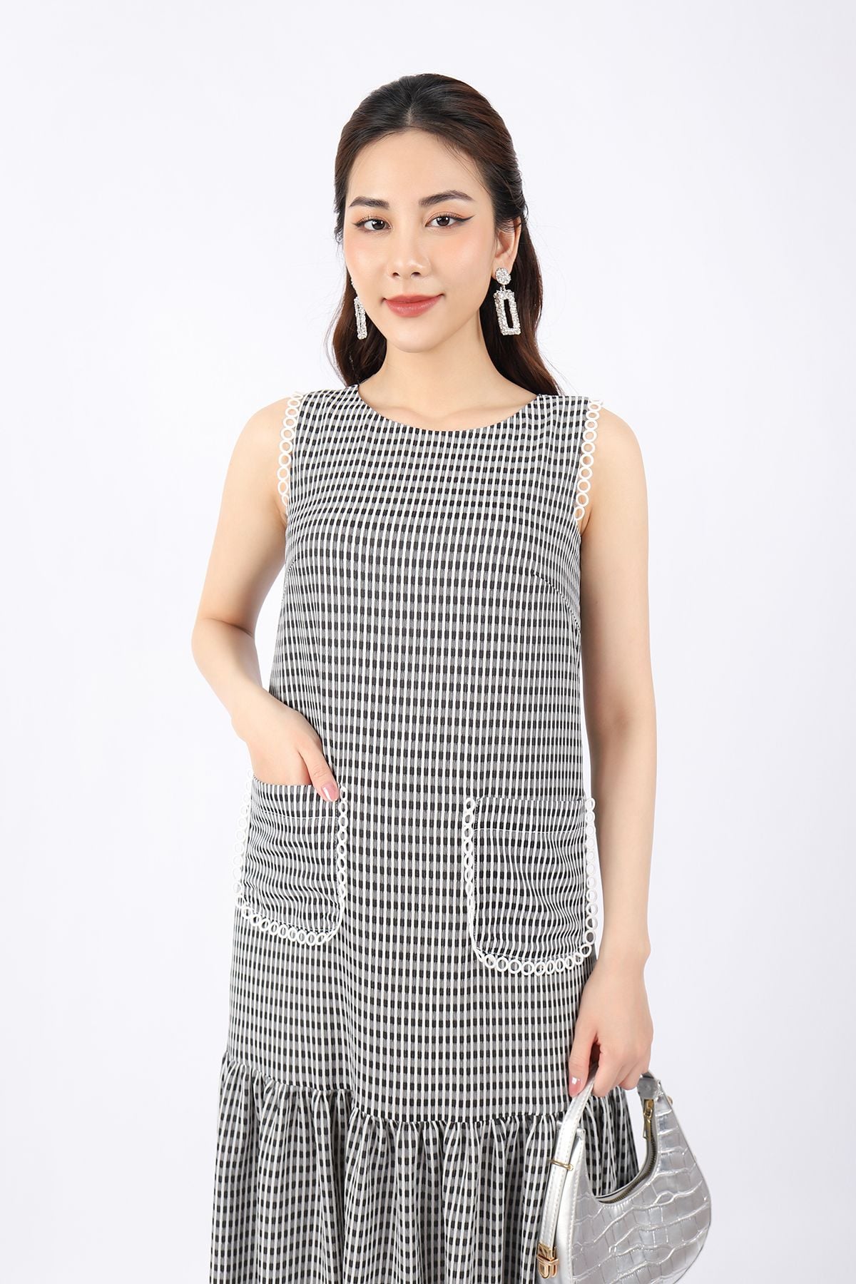 FDP33139 - Đầm dạo phố vải chiffon dáng Xoè cổ tròn viền vai và túi phối dây ren tạo kiểu - PANTIO