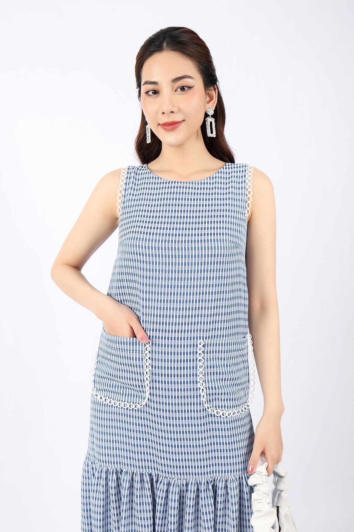 FDP33139 - Đầm dạo phố vải chiffon dáng Xoè cổ tròn viền vai và túi phối dây ren tạo kiểu - PANTIO