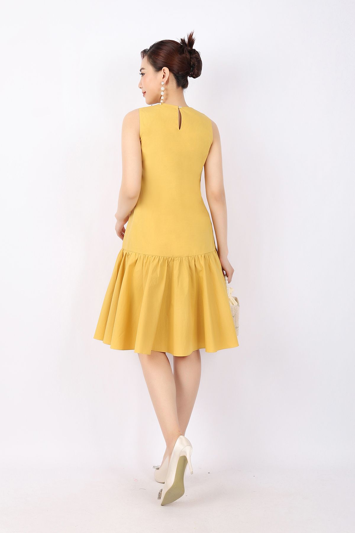 FDP33172 - Đầm dạo phố vải thô dáng xuông chân xếp nhún Xoè cổ tròn thân phố bèo và cúc bọc trang trí - PANTIO