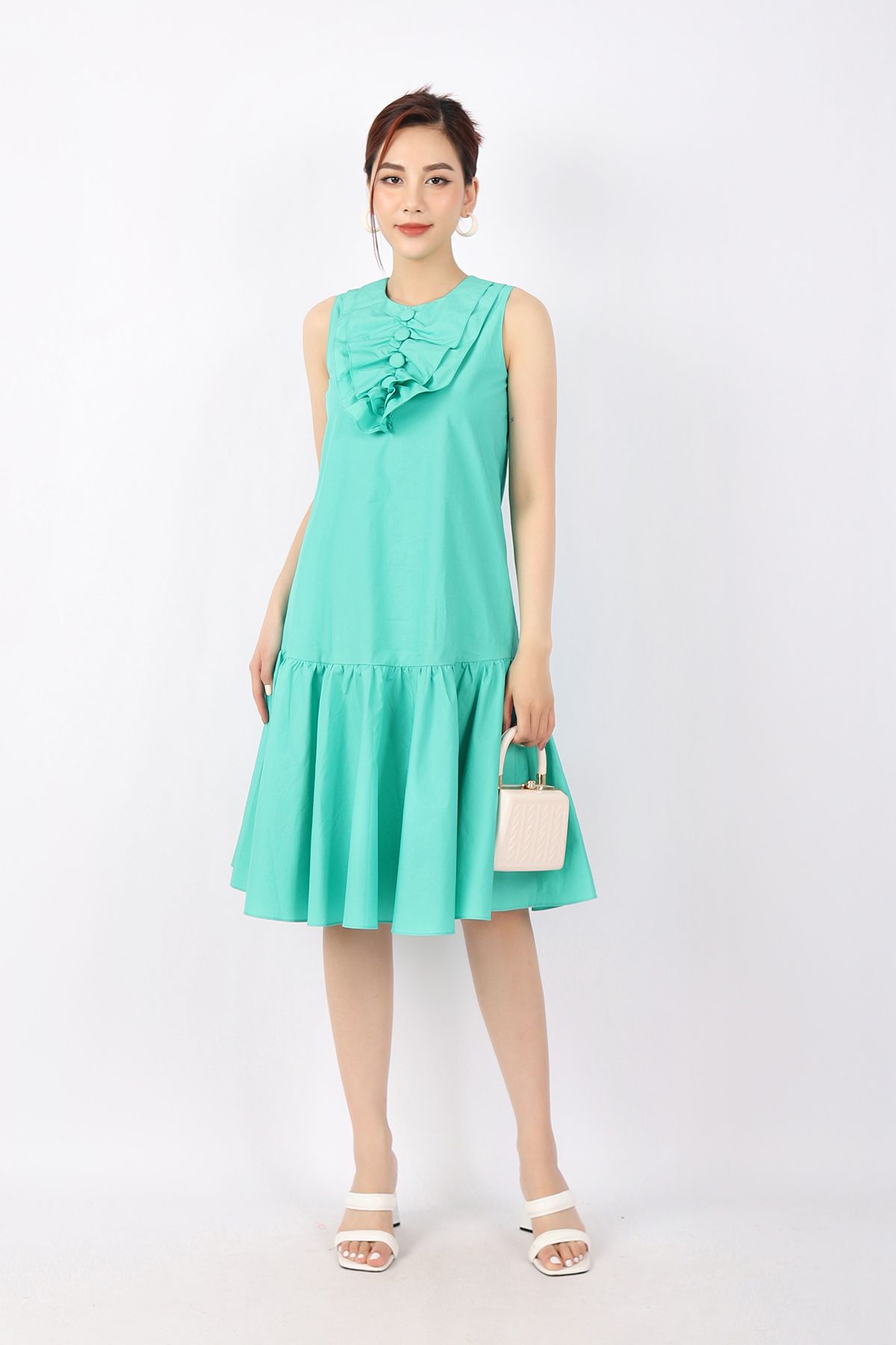 FDP33172 - Đầm dạo phố vải thô dáng xuông chân xếp nhún Xoè cổ tròn thân phố bèo và cúc bọc trang trí - PANTIO