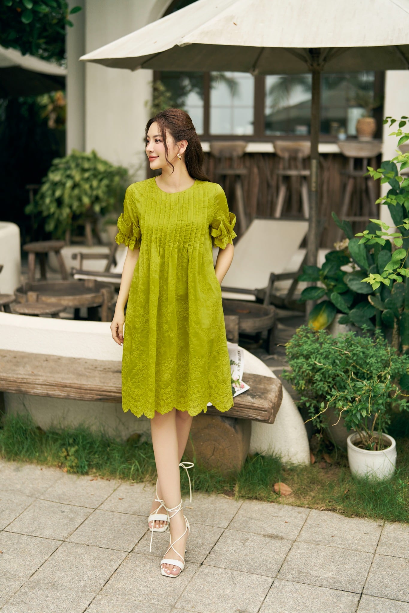 FDP33252 - Đầm dạo phố vải thô tơ dáng suông có lót habutai cổ tròn thân ngực máy mí tạo kiểu tay pha bèo ren trang trí - PANTIO