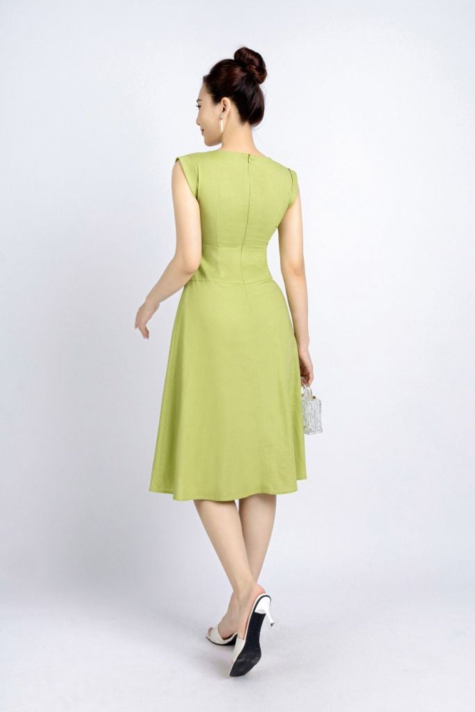 FDP33261 - Đầm dạo phố vải linen dáng xoè có lót vải habutai cổ tròn vai chờm xếp nhún thân nối chân ngực đính khuy trang trí khoá thân sau - PANTIO