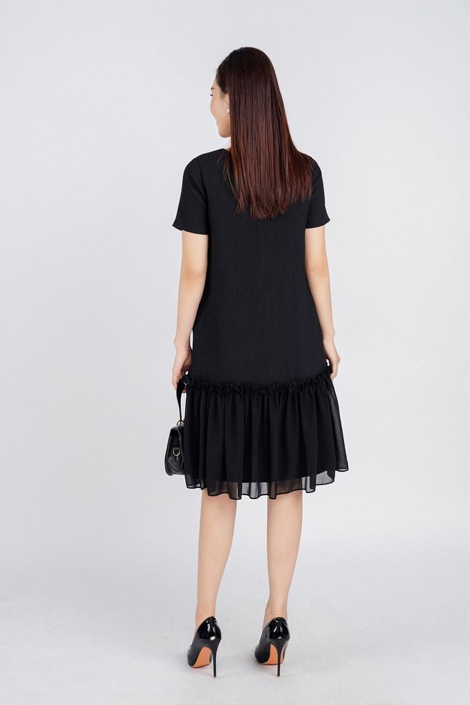 FDP33276 - Đầm dạo phố vải chiffon lót 1 lớp habutai dáng maxi kèm hoa trang trí chân váy rút dúm tạo kiểu- PANTIO