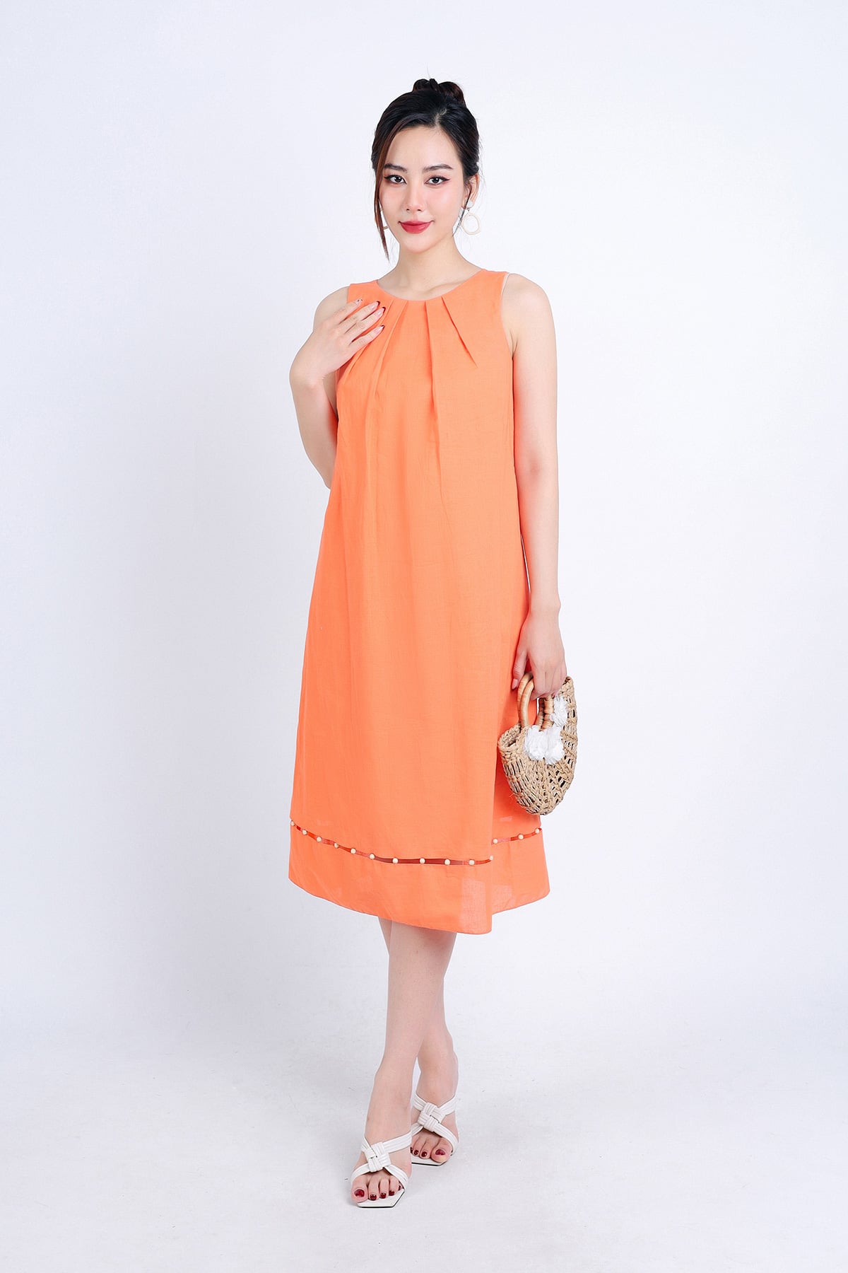 FDP33295 - Đầm dạo phố vải Linen hai lớp lót vải boi dáng suông cổ tròn xếp nhún tạo kiểu gấu váy đính hạt trang trí - PANTIO