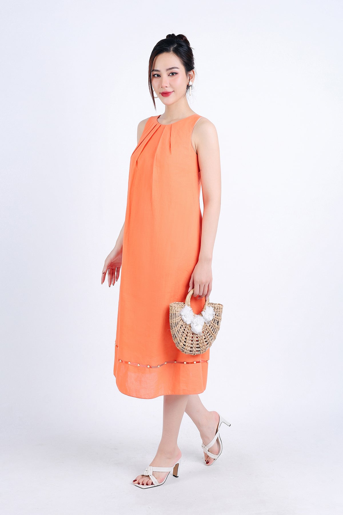 FDP33295 - Đầm dạo phố vải Linen hai lớp lót vải boi dáng suông cổ tròn xếp nhún tạo kiểu gấu váy đính hạt trang trí - PANTIO