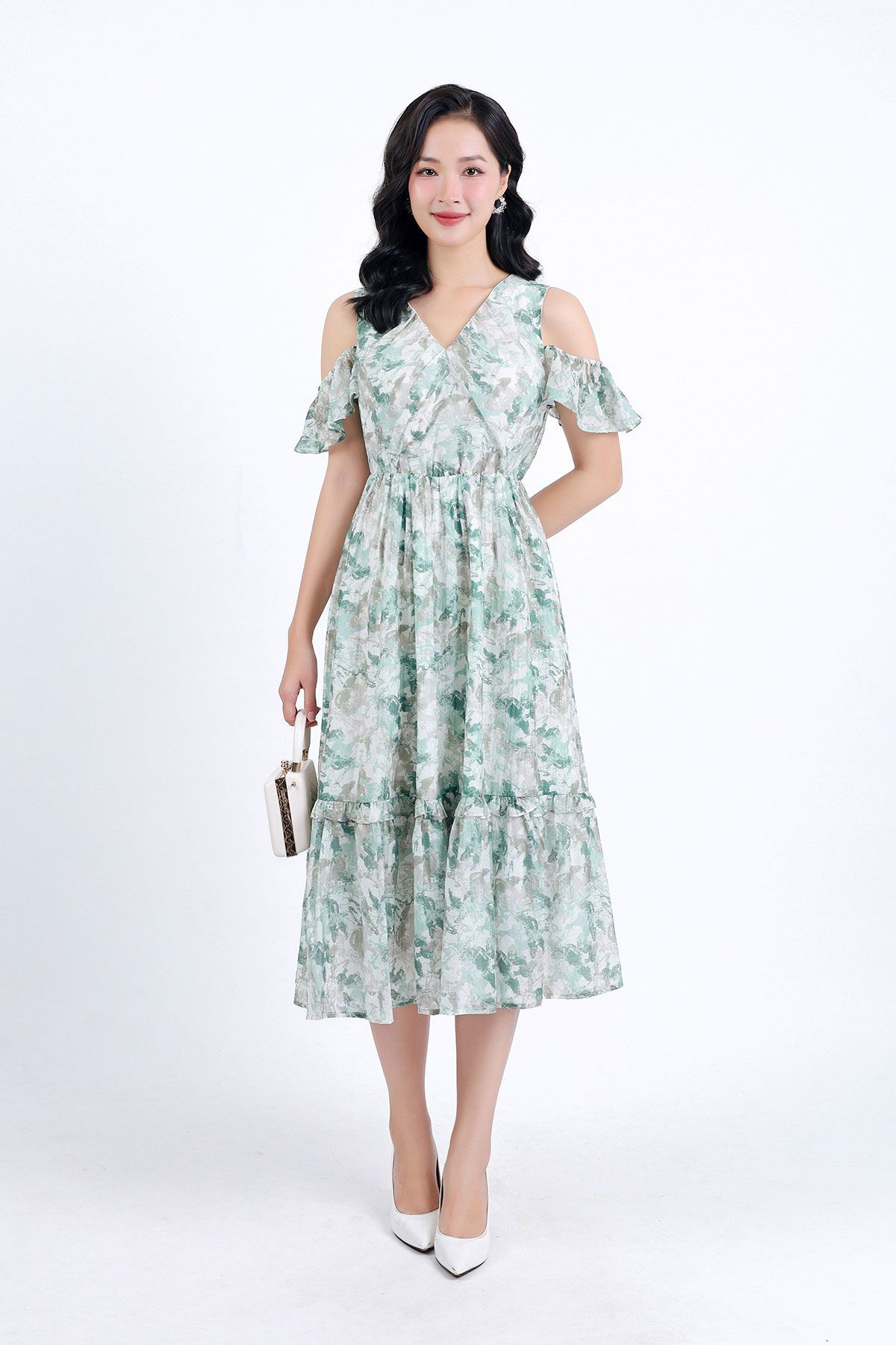 FDP33315 - Đầm dạo phố vải tơ hoa hai lớp lót habutai dáng suông cổ chữ V tay trễ vai eo bo chun gấu váy nhún xếp tầng tạo kiểu - PANTIO