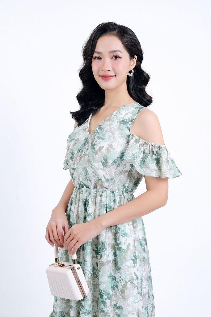 FDP33315 - Đầm dạo phố vải tơ hoa hai lớp lót habutai dáng suông cổ chữ V tay trễ vai eo bo chun gấu váy nhún xếp tầng tạo kiểu - PANTIO