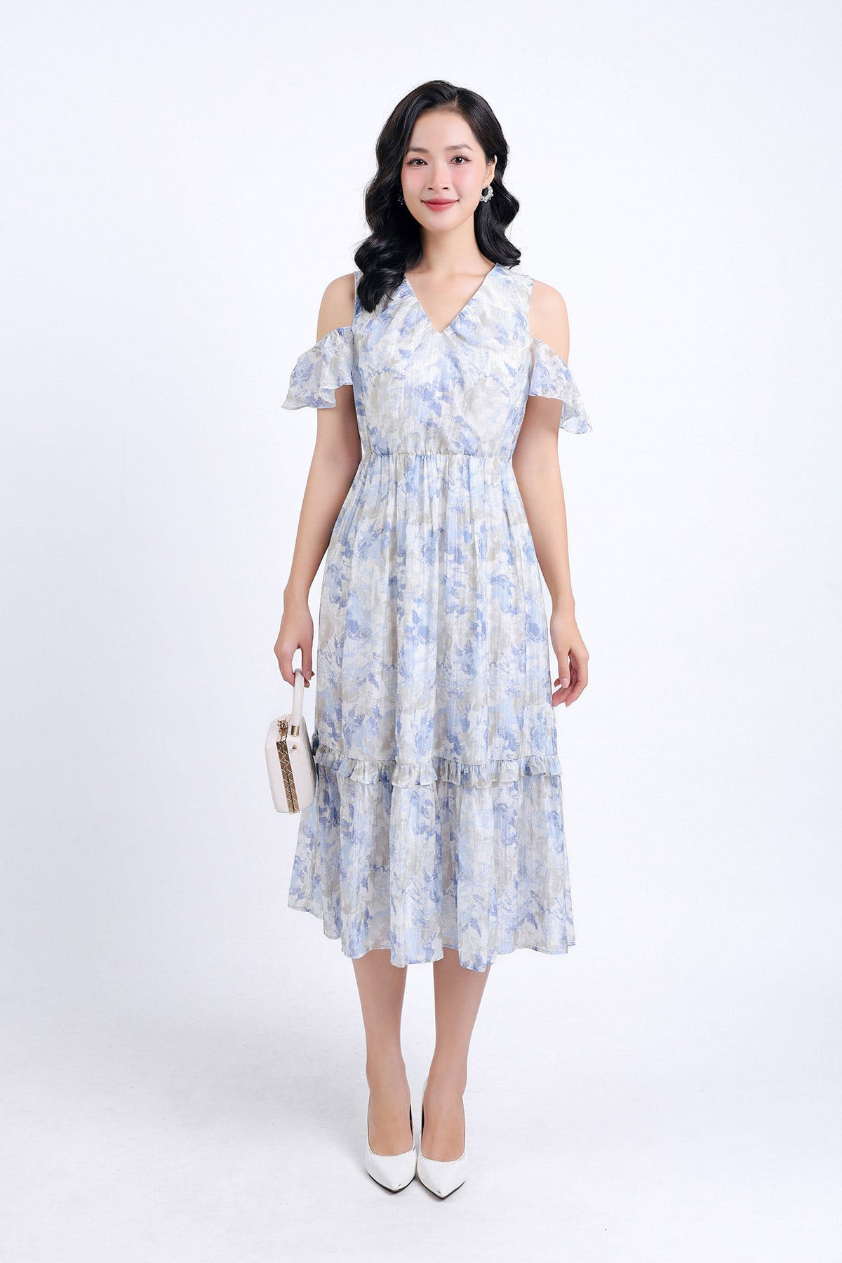 FDP33315 - Đầm dạo phố vải tơ hoa hai lớp lót habutai dáng suông cổ chữ V tay trễ vai eo bo chun gấu váy nhún xếp tầng tạo kiểu - PANTIO