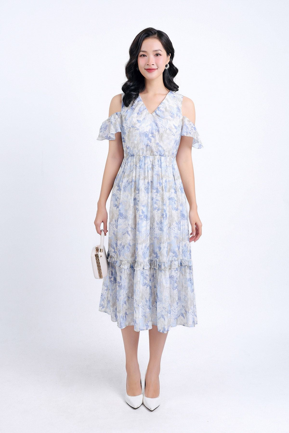 FDP33315 - Đầm dạo phố vải tơ hoa hai lớp lót habutai dáng suông cổ chữ V tay trễ vai eo bo chun gấu váy nhún xếp tầng tạo kiểu - PANTIO