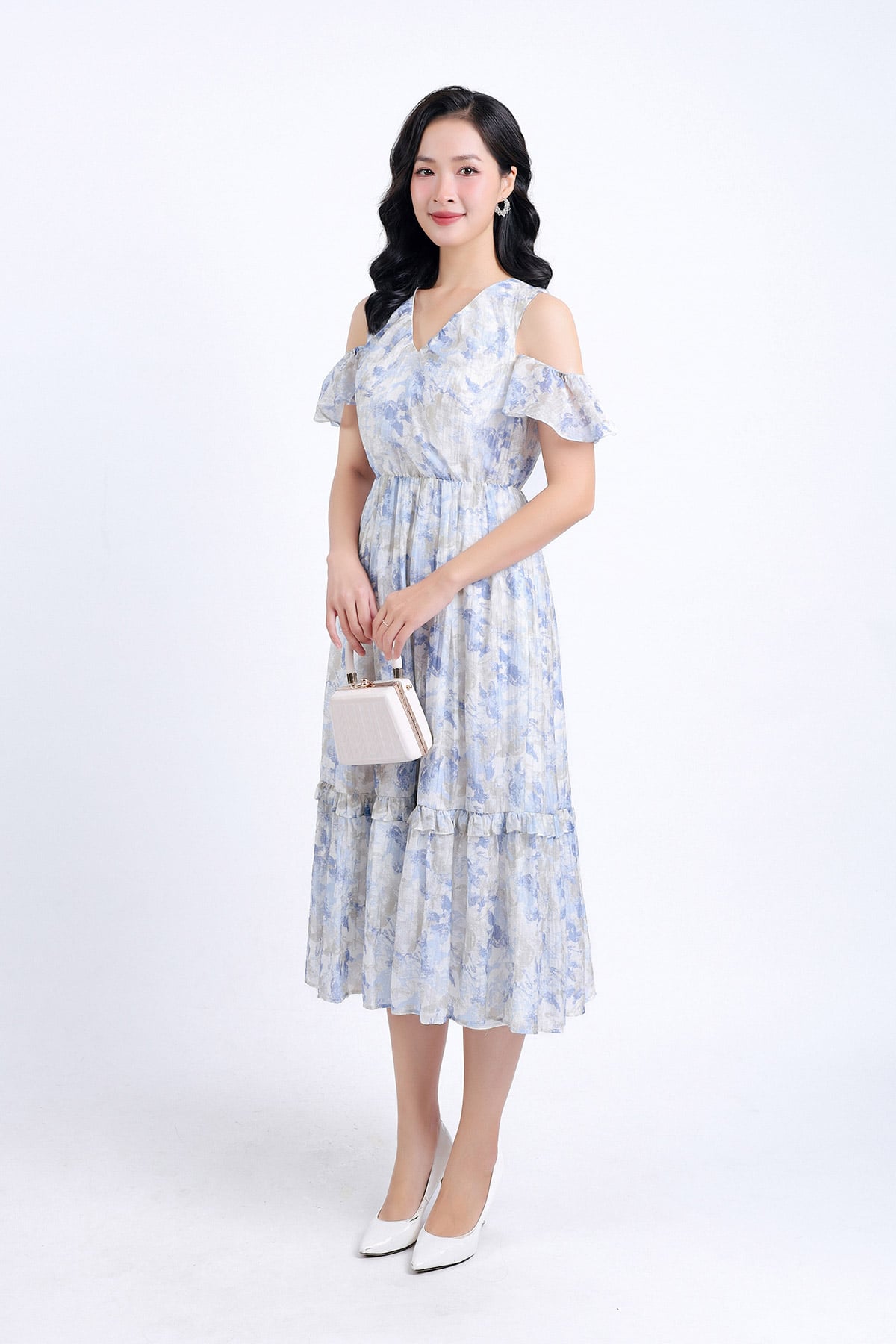 FDP33315 - Đầm dạo phố vải tơ hoa hai lớp lót habutai dáng suông cổ chữ V tay trễ vai eo bo chun gấu váy nhún xếp tầng tạo kiểu - PANTIO