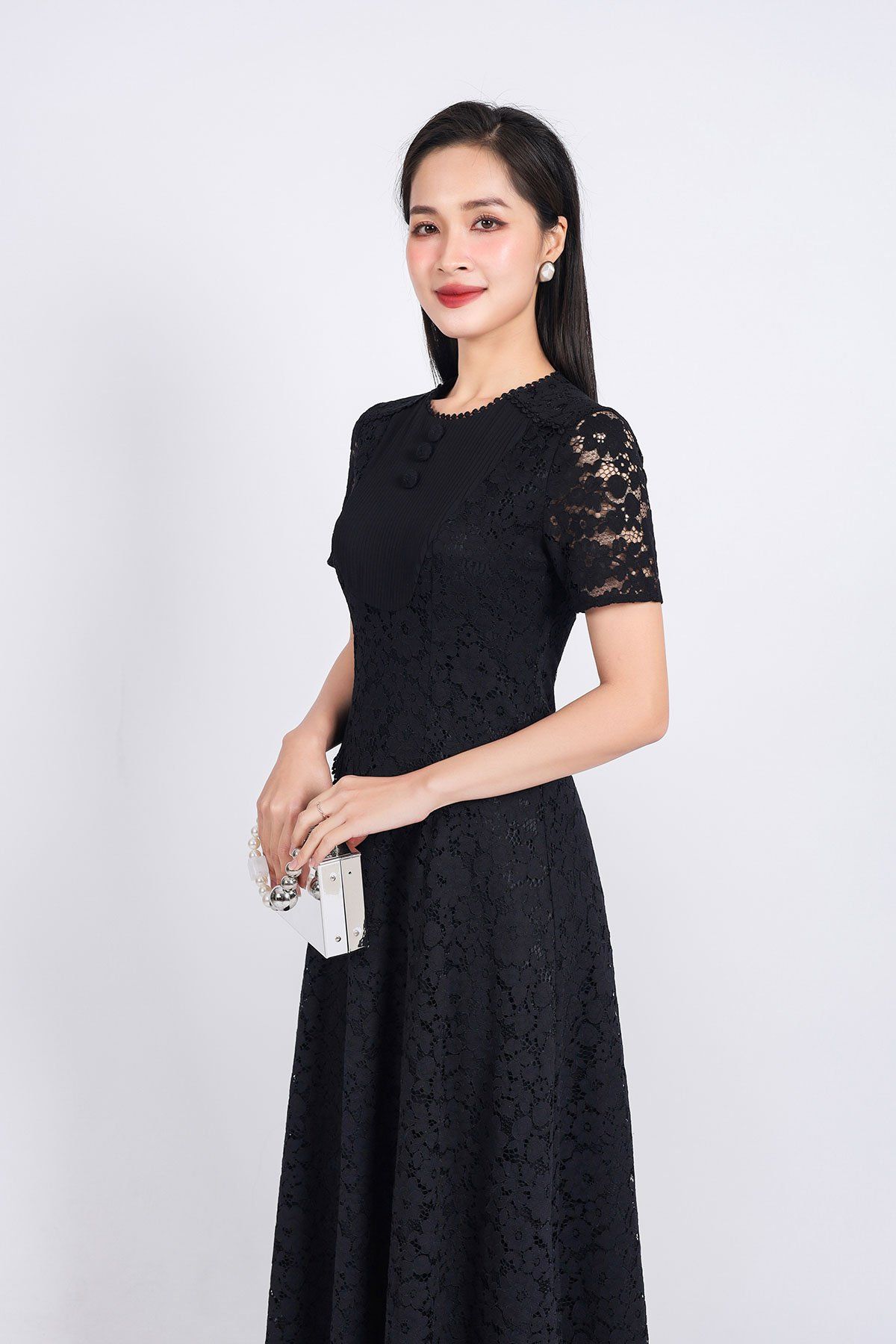 FDP33331 - Đầm công sở hai lớp vải phi cát phối ren hoa dáng suông cổ tròn đính khuy đá tay ngắn khóa thân sau - PANTIO