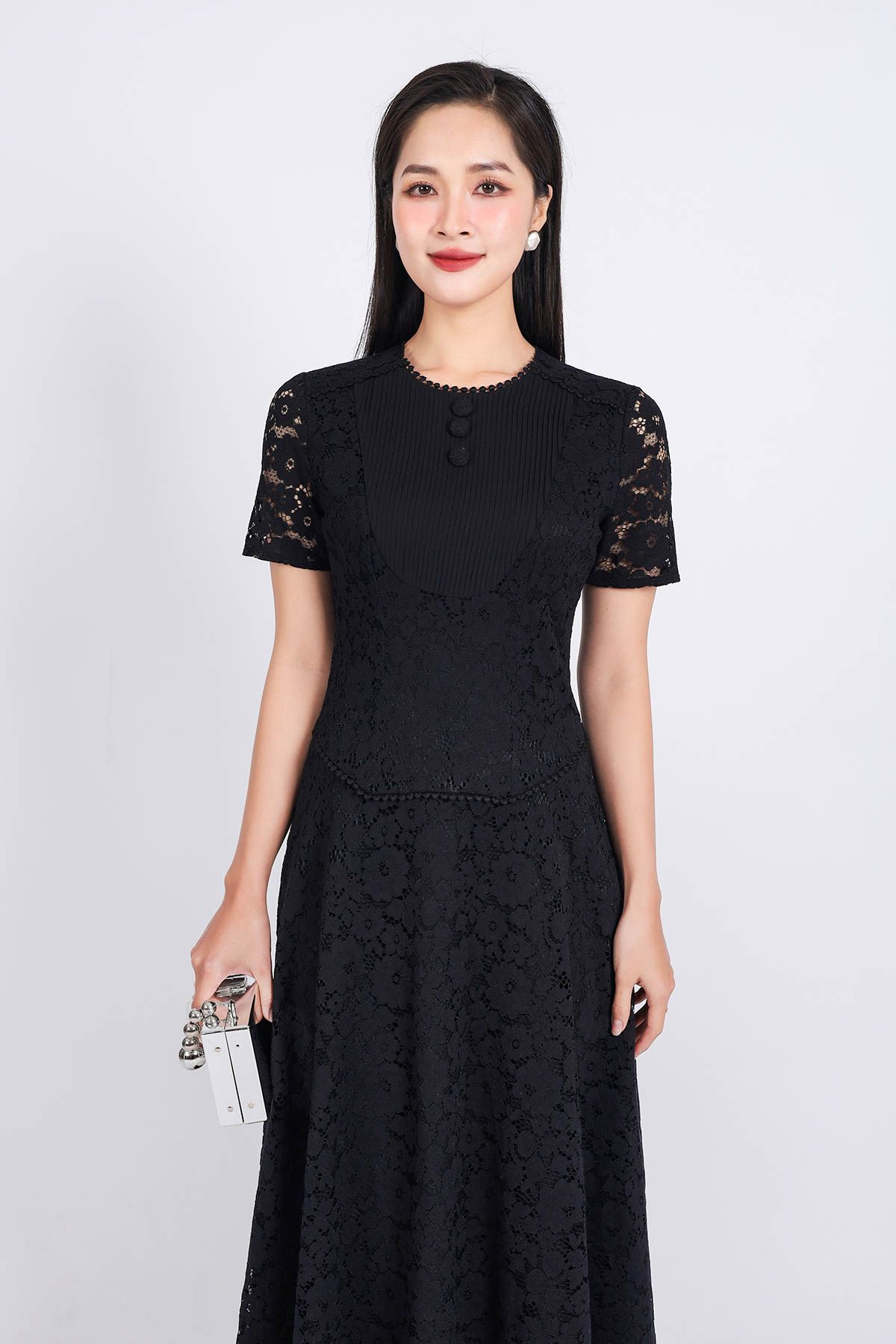 FDP33331 - Đầm công sở hai lớp vải phi cát phối ren hoa dáng suông cổ tròn đính khuy đá tay ngắn khóa thân sau - PANTIO