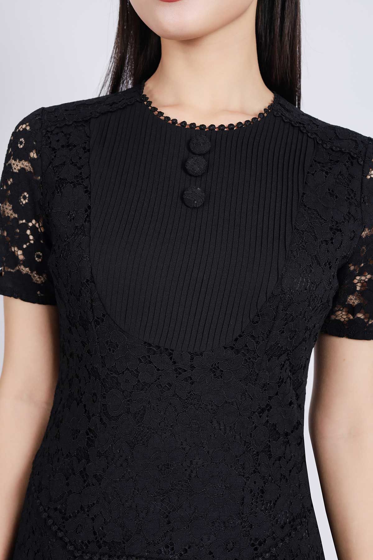 FDP33331 - Đầm công sở hai lớp vải phi cát phối ren hoa dáng suông cổ tròn đính khuy đá tay ngắn khóa thân sau - PANTIO