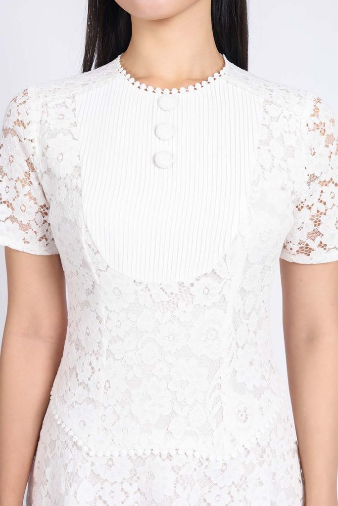 FDP33331 - Đầm công sở hai lớp vải phi cát phối ren hoa dáng suông cổ tròn đính khuy đá tay ngắn khóa thân sau - PANTIO