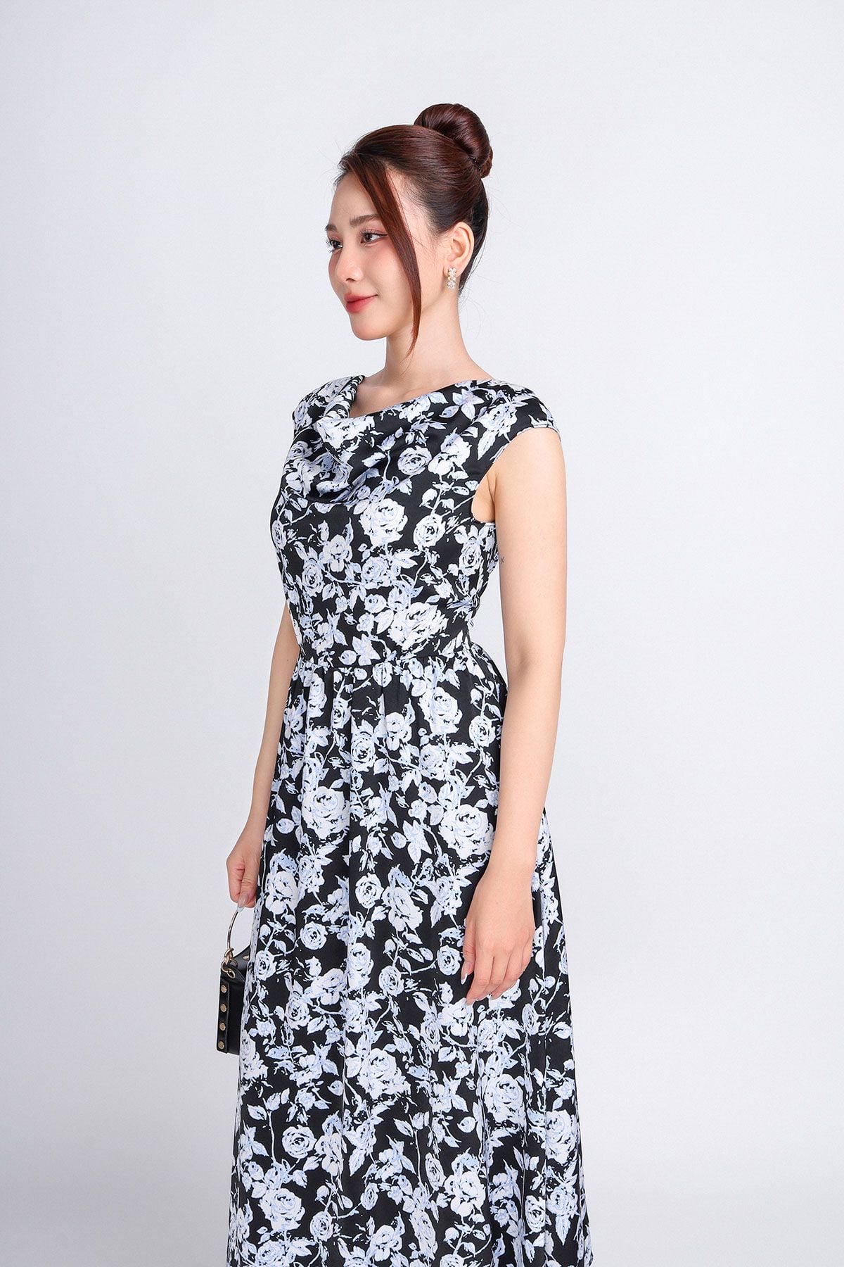 FDP33340 - Đầm dạo phố vải lụa tằm dáng xoè có lót habutai cổ đổ vai chờm eo nhún khoá thân sau - PANTIO