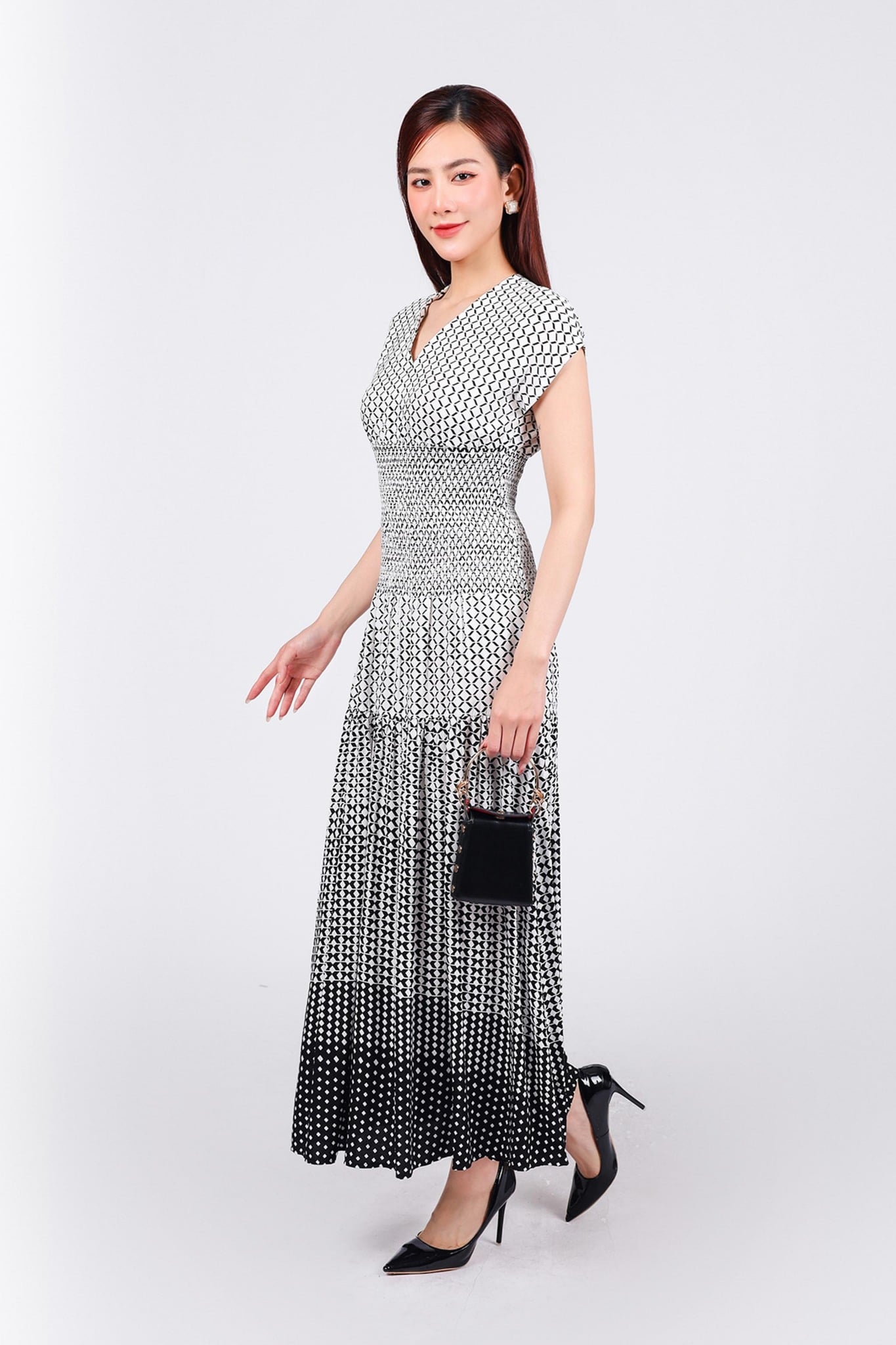 FDP33341 - Đầm dạo phố vải lanh hoạ tiết dáng ôm cổ xẻ V vai chờm eo bo chun ôm thân váy xếp tầng tạo kiểu - PANTIO