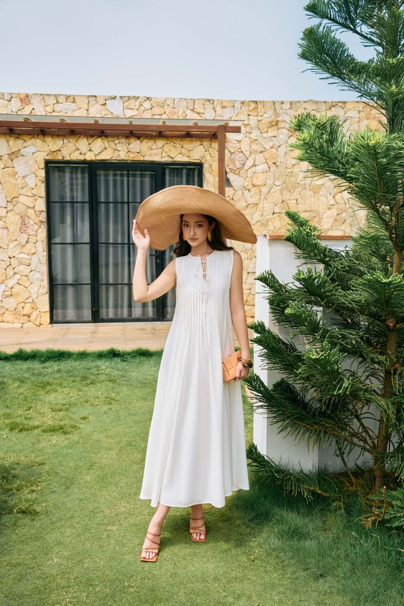 FDP33381 - Đầm dạo phố vải tơ dáng suông cổ tròn đính dây nơ ngực xếp ly tạo kiểu - PANTIO