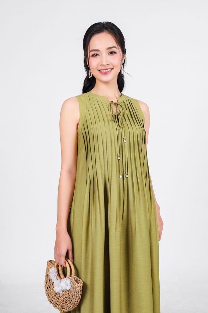 FDP33381 - Đầm dạo phố vải tơ dáng suông cổ tròn đính dây nơ ngực xếp ly tạo kiểu - PANTIO