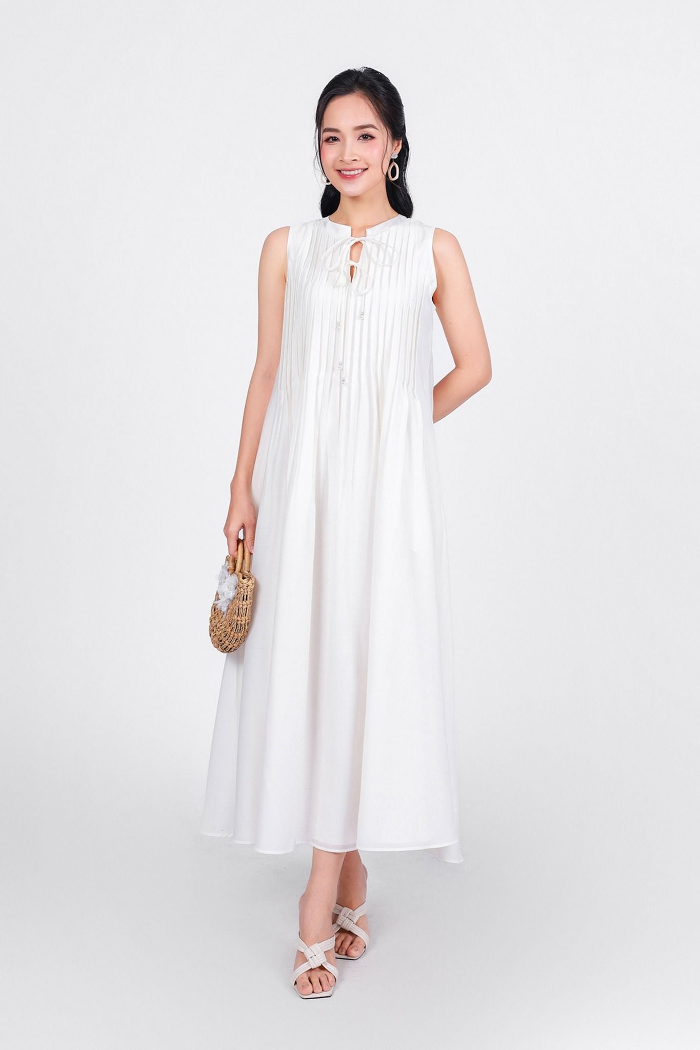 FDP33381 - Đầm dạo phố vải tơ dáng suông cổ tròn đính dây nơ ngực xếp ly tạo kiểu - PANTIO