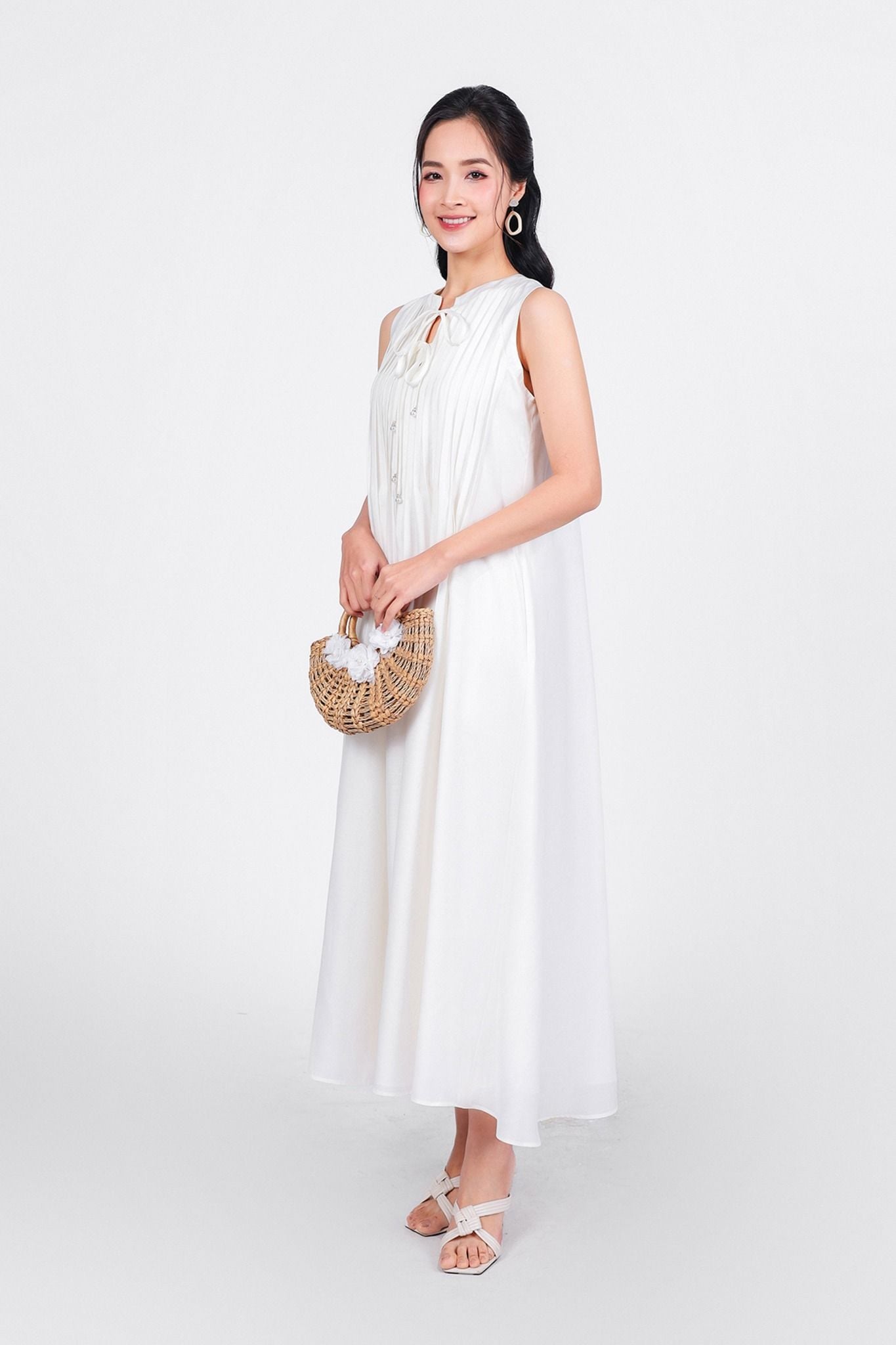 FDP33381 - Đầm dạo phố vải tơ dáng suông cổ tròn đính dây nơ ngực xếp ly tạo kiểu - PANTIO