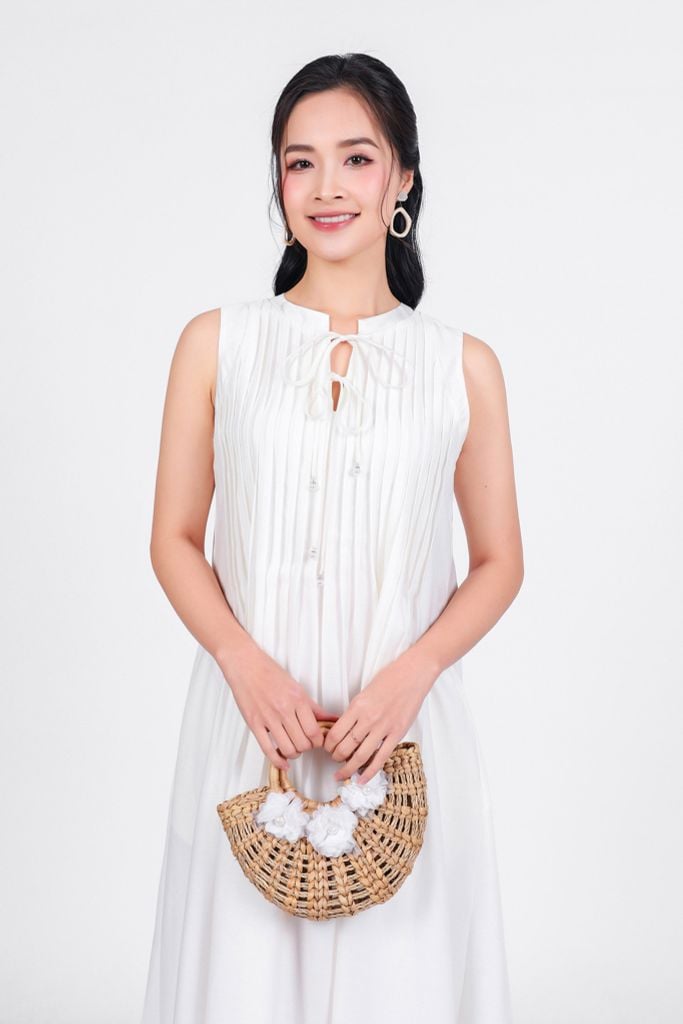 FDP33381 - Đầm dạo phố vải tơ dáng suông cổ tròn đính dây nơ ngực xếp ly tạo kiểu - PANTIO