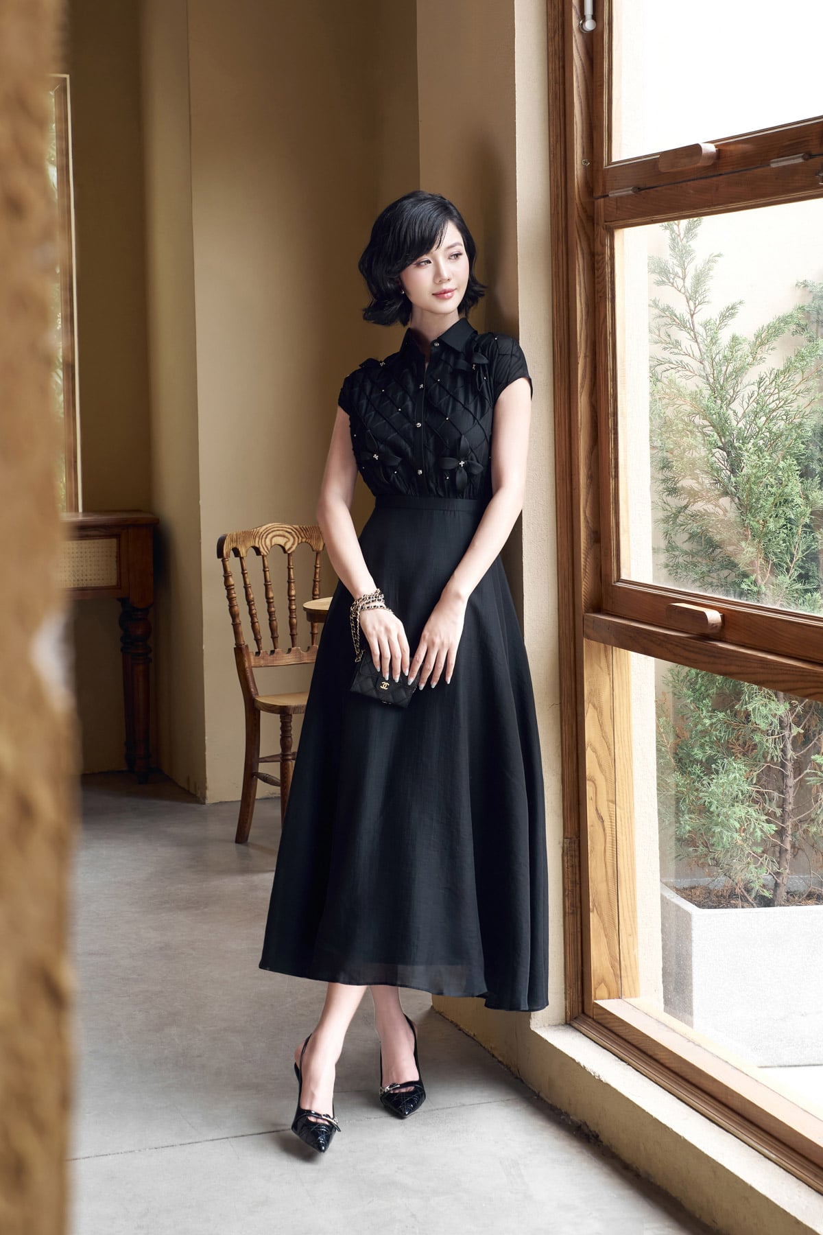 FDP33406 - Đầm dạo phố vải tơ dáng suông cổ đức vai chờm thân váy hoạ tiết hoa 3D đính đá cao cấp khóa thân sau - PANTIO