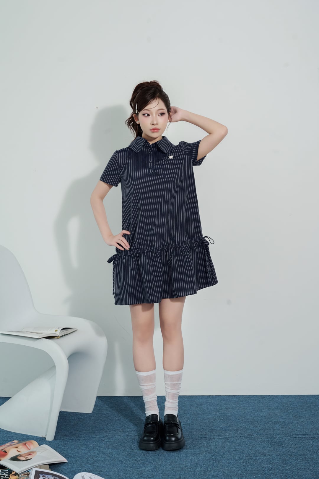 FDP33425 - Đầm vải thô kẻ dáng suông tay cộc, khóa giọt lệ thân sau, ly ngực, chân váy dập ly, cổ sen bổ trụ, cúc bọc nấm - JAN.