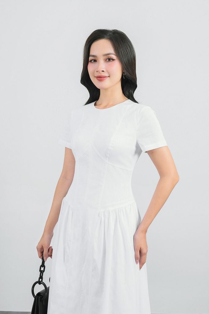 FDP33511 - Đầm dạo phố vải linen cổ tròn thân váy xếp nhún hông tạo xoè khoá thân sau - PANTIO