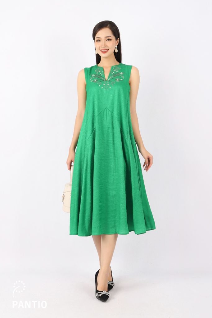 FDP53043 - Đầm dạo phố vải tơ dáng Xoè cổ tròn xẻ V phối họa tiết thêu trang trí - PANTIO
