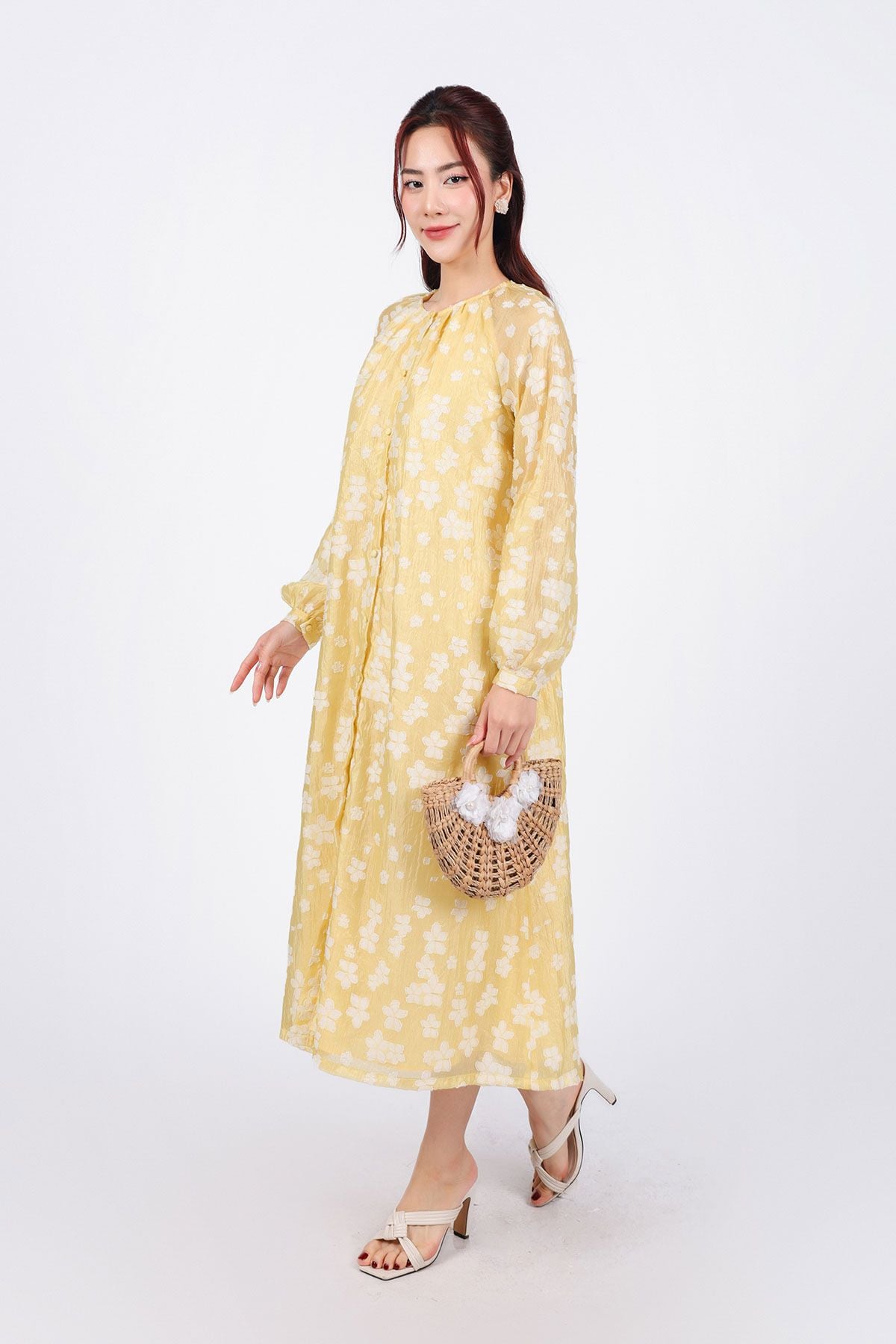 FDP53363 - Đầm dạo phố vải tơ hoạ tiết hoa thời trang dáng suông cổ tròn tay dài cài khuy trước - PANTIO