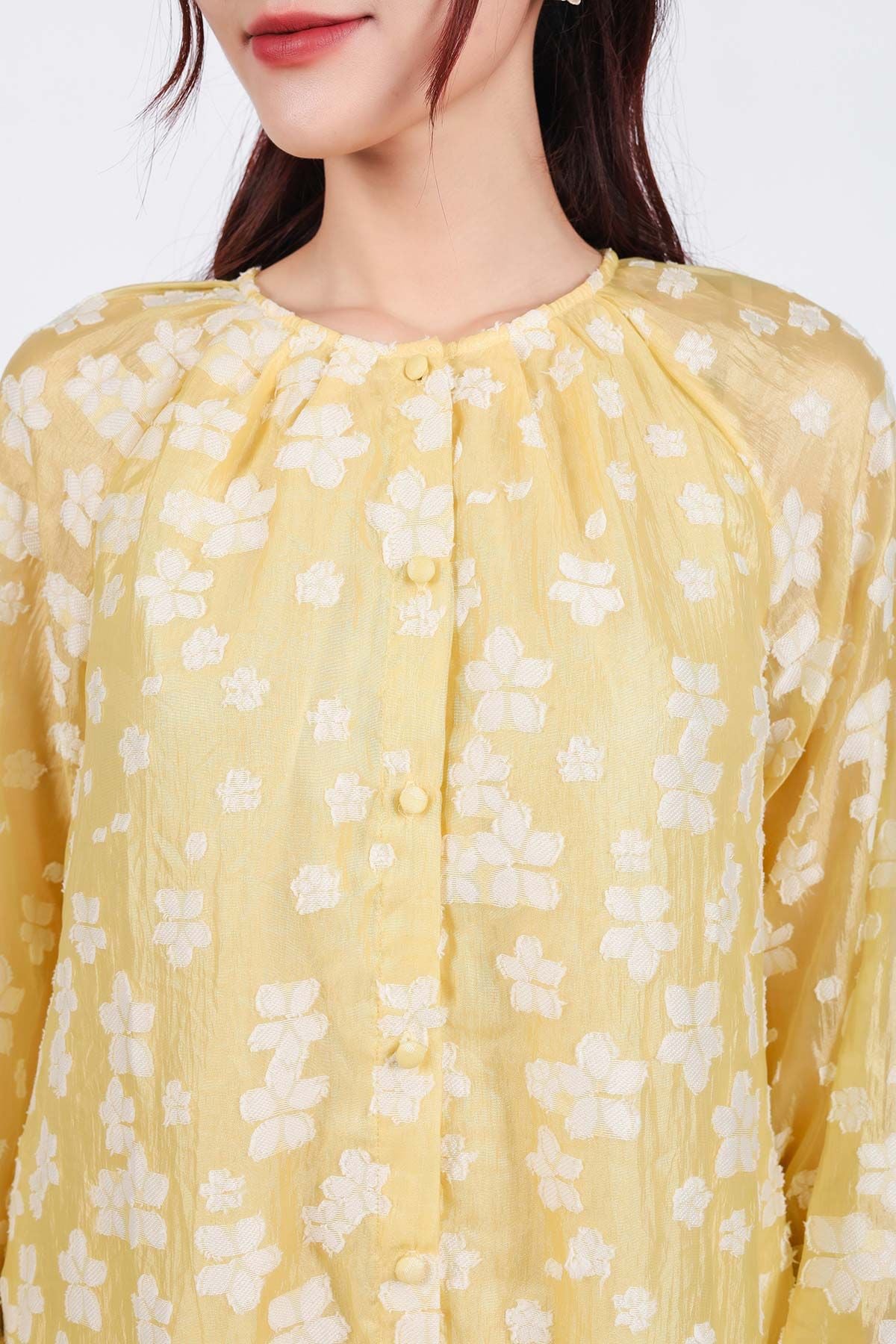 FDP53363 - Đầm dạo phố vải tơ hoạ tiết hoa thời trang dáng suông cổ tròn tay dài cài khuy trước - PANTIO