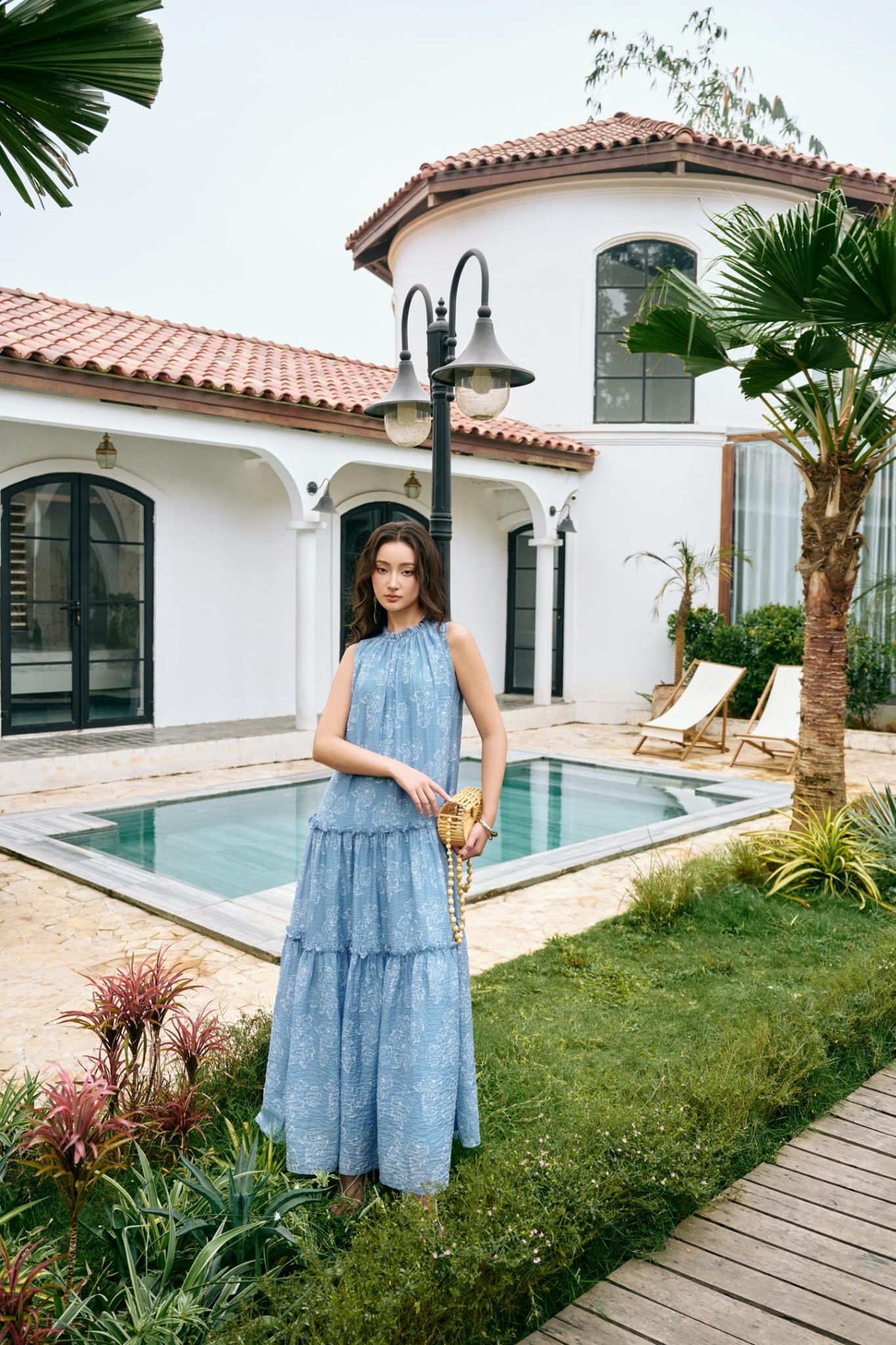 FDP53365 - Đầm dạo phố vải tơ hoa dáng suông cổ tròn phối ren không tay thân váy xếp tầng tạo kiểu - PANTIO