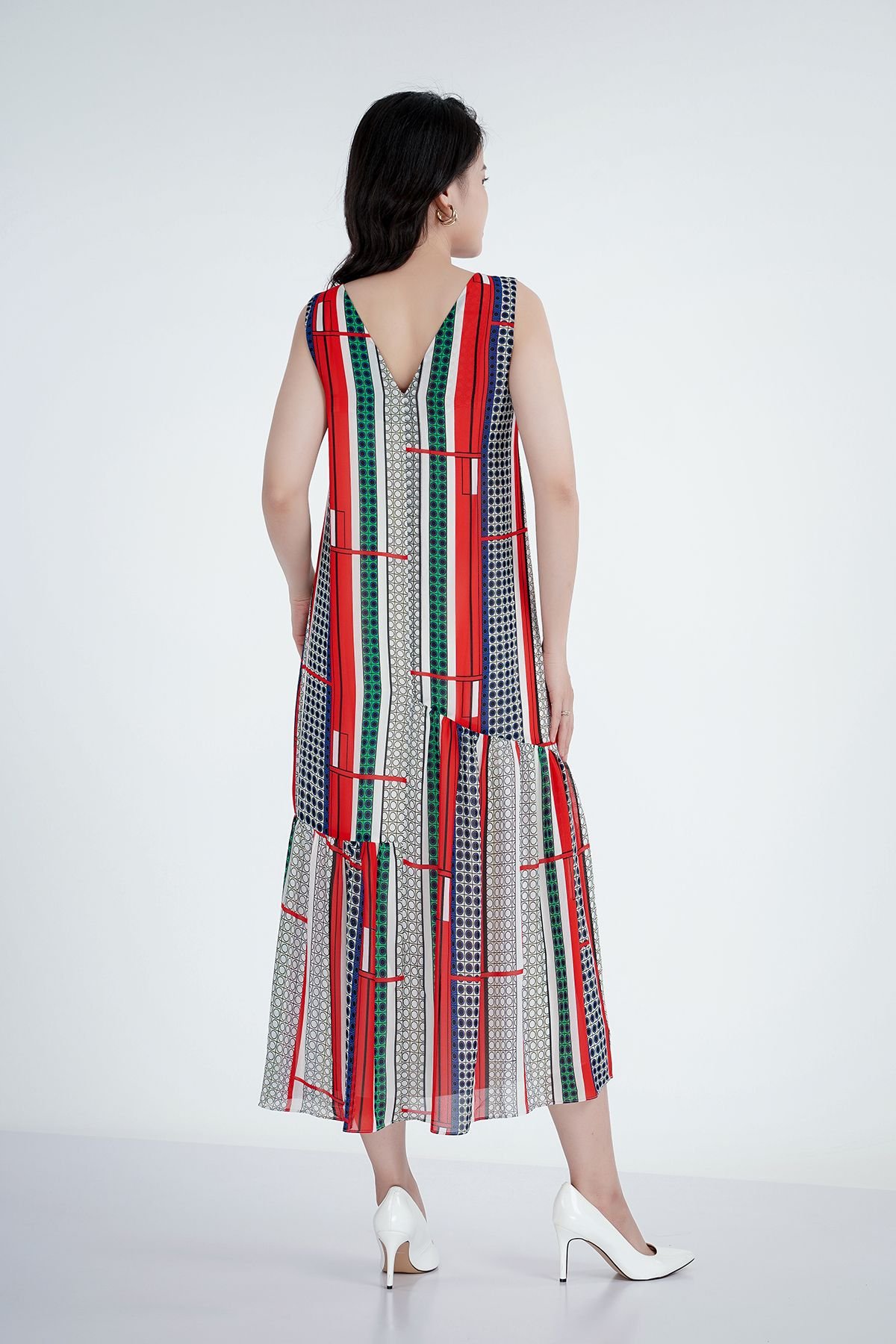 FDP72824 - Đầm dạo phố chất liệu lụa họa tiết cổ chữ v sát nách - PANTIO