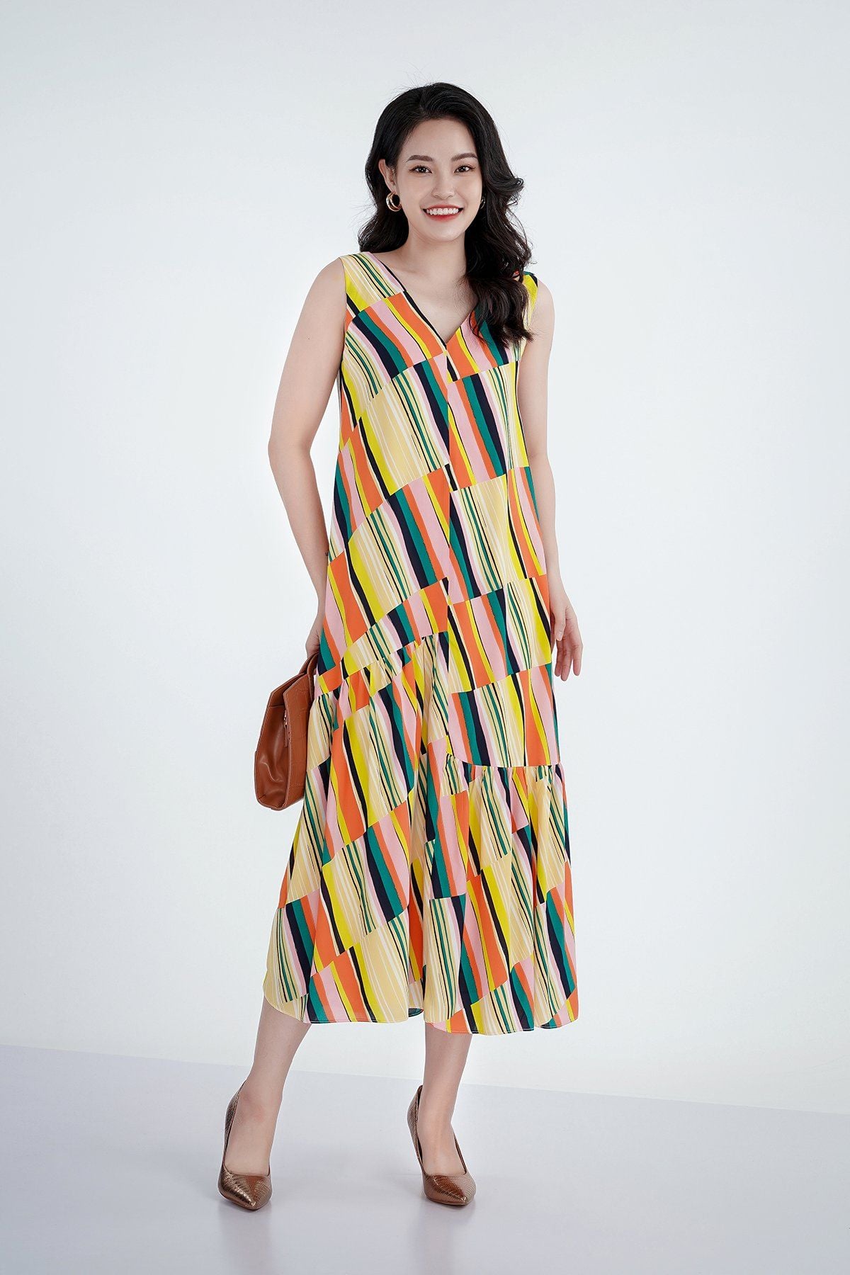 FDP72824 - Đầm dạo phố chất liệu lụa họa tiết cổ chữ v sát nách - PANTIO