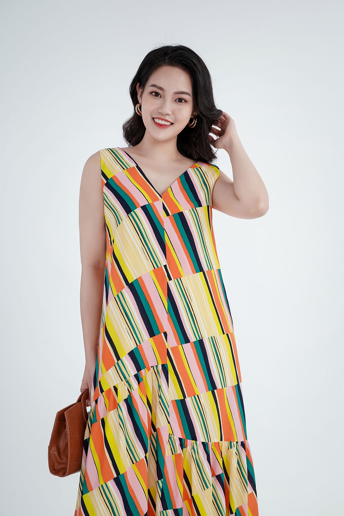 FDP72824 - Đầm dạo phố chất liệu lụa họa tiết cổ chữ v sát nách - PANTIO