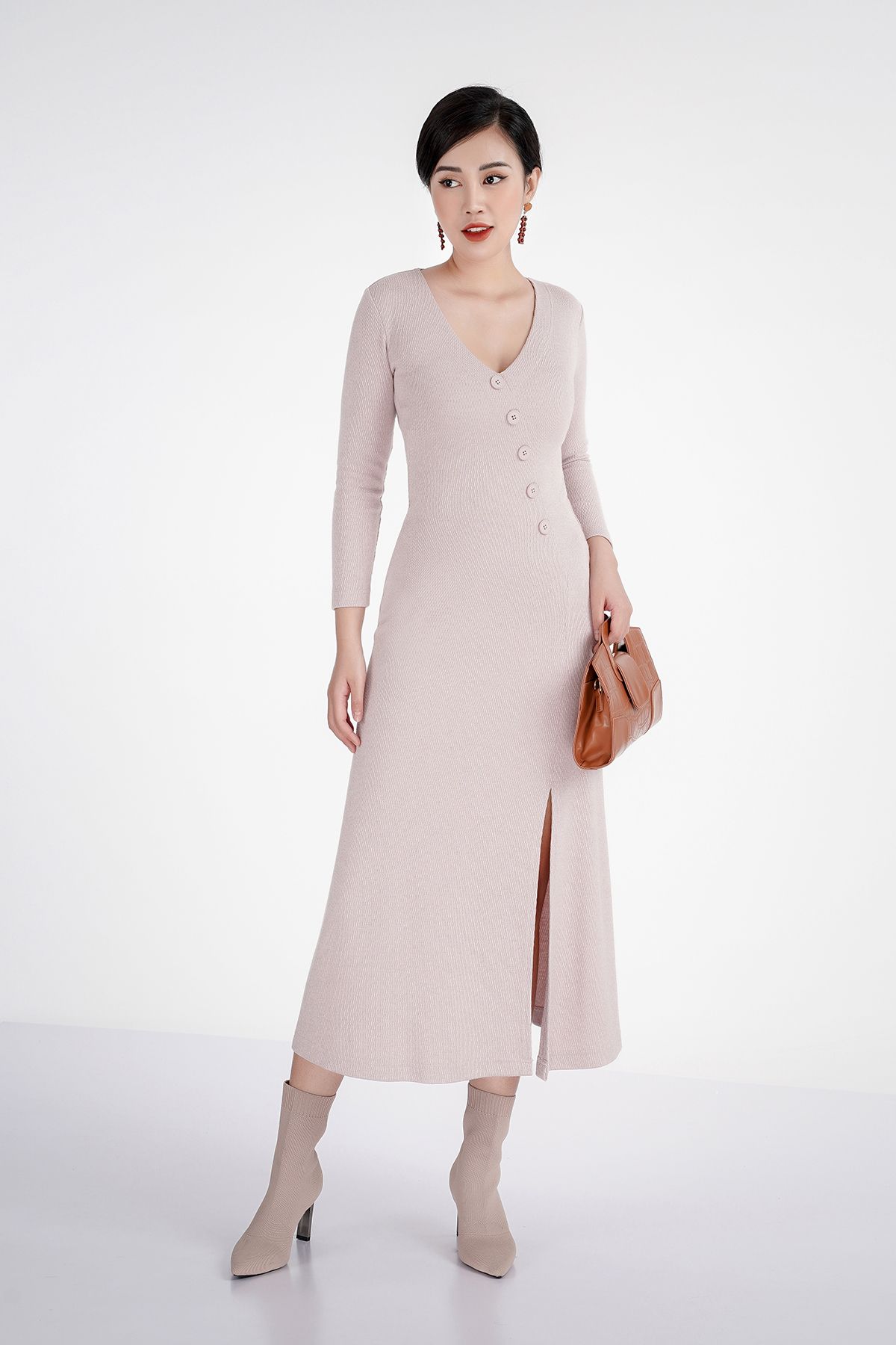 Đầm len dáng xuông, cúc ngực, xẻ tà trước FDP72825 - PANTIO