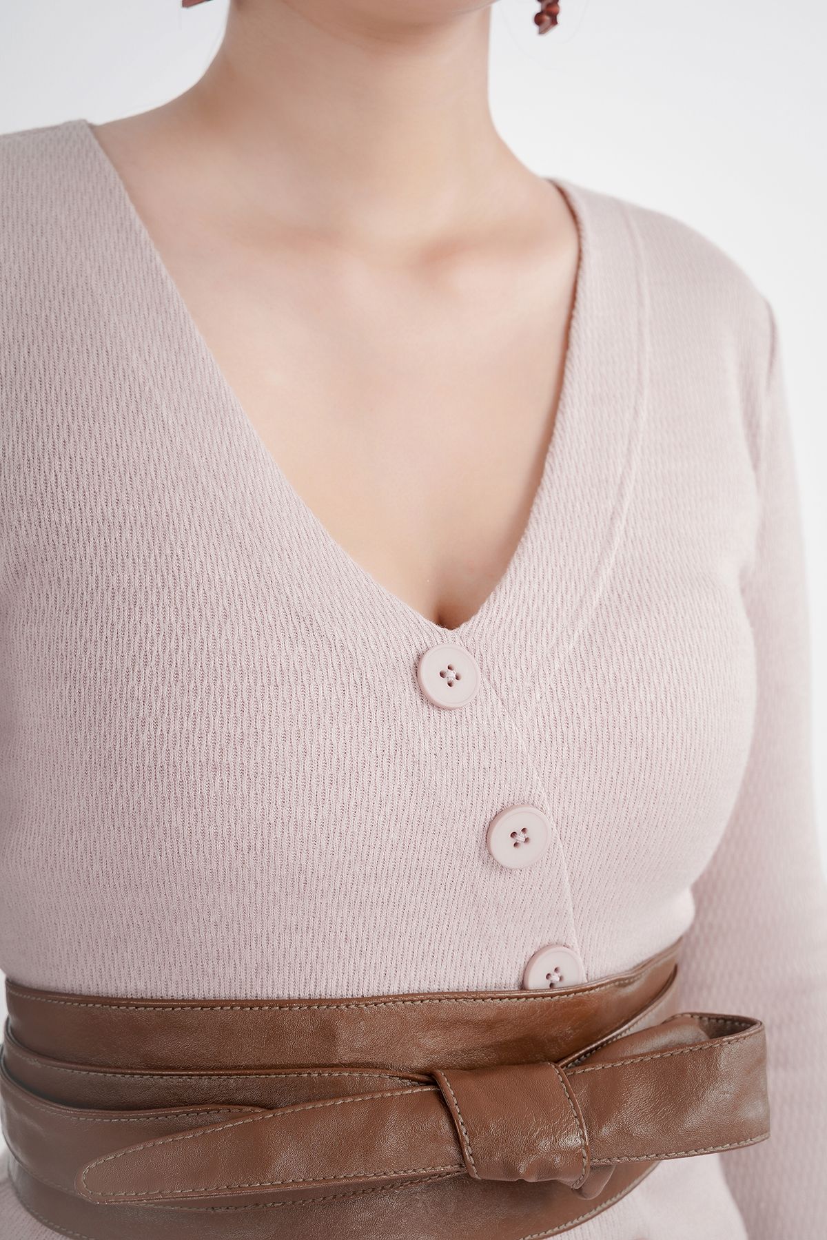 Đầm len dáng xuông, cúc ngực, xẻ tà trước FDP72825 - PANTIO