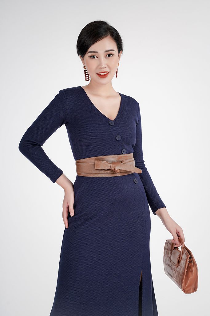 Đầm len dáng xuông, cúc ngực, xẻ tà trước FDP72825 - PANTIO