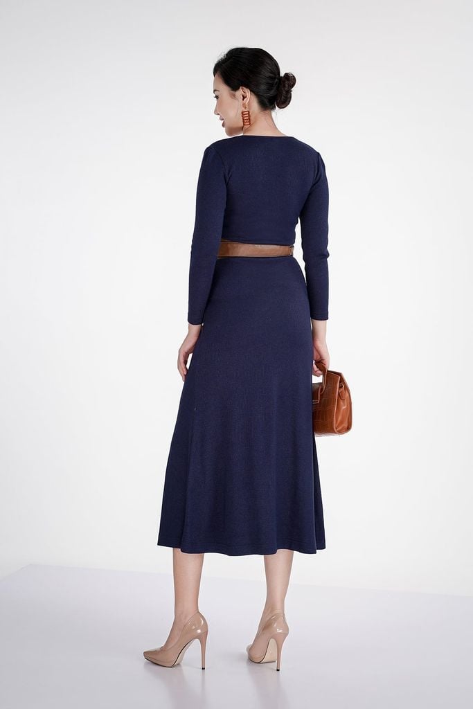 Đầm len dáng xuông, cúc ngực, xẻ tà trước FDP72825 - PANTIO