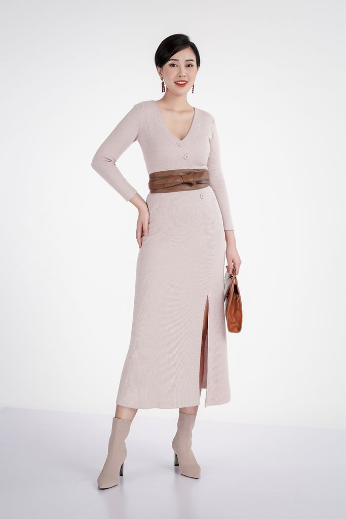 Đầm len dáng xuông, cúc ngực, xẻ tà trước FDP72825 - PANTIO
