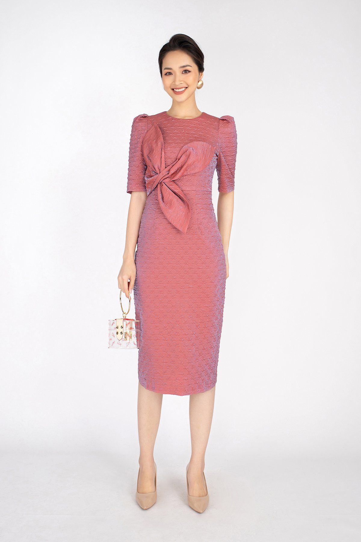 FDP92835 - Đầm dạo phố chất liệu vải thô xốp cố tròn, gắn hoa 3 tay lỡ - PANTIO