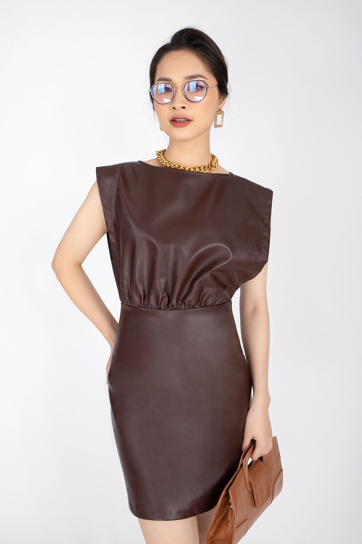 FDP92837 - Đầm dạo phố chất liệu vải da vai chờm chiết eo - PANTIO