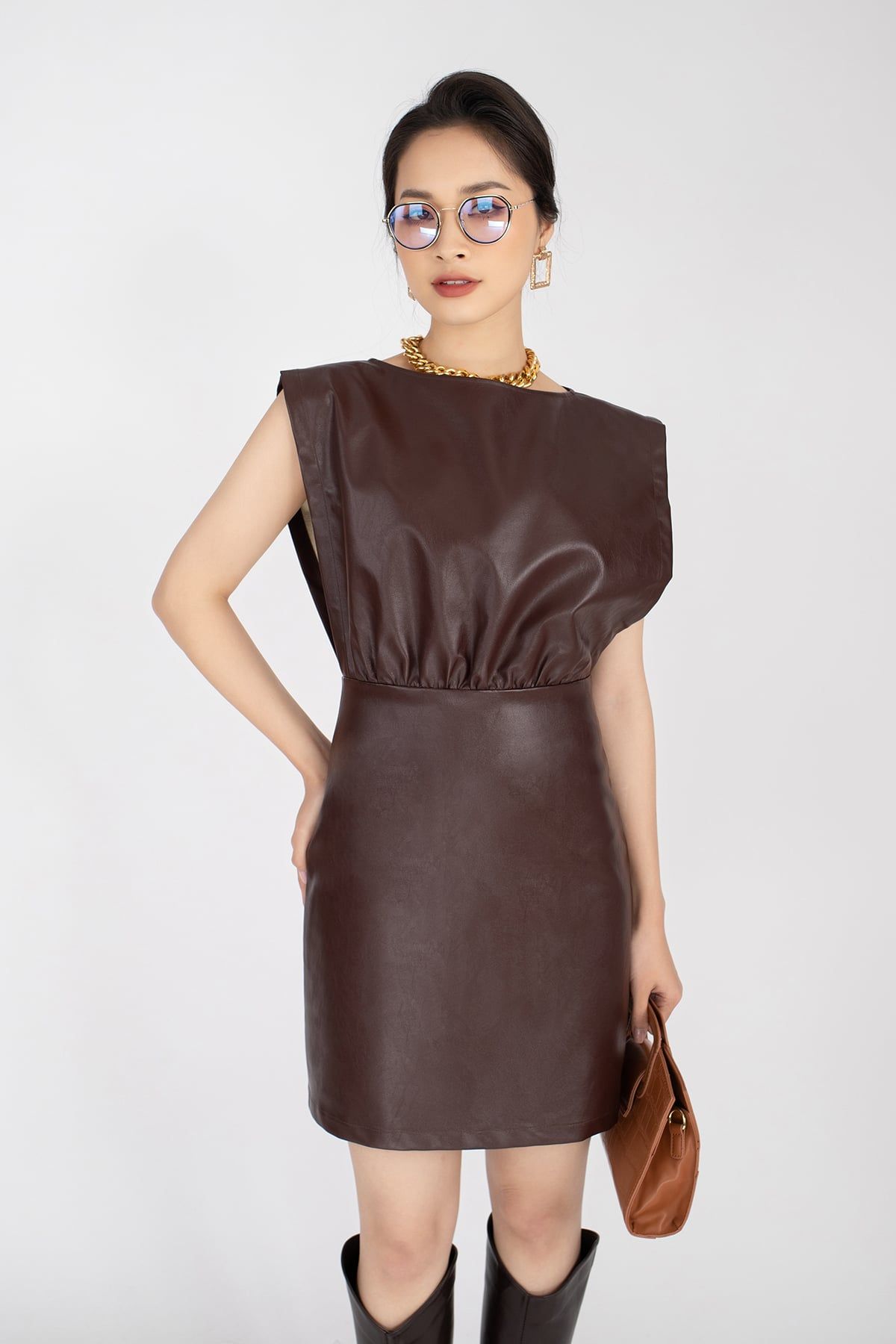 FDP92837 - Đầm dạo phố chất liệu vải da vai chờm chiết eo - PANTIO