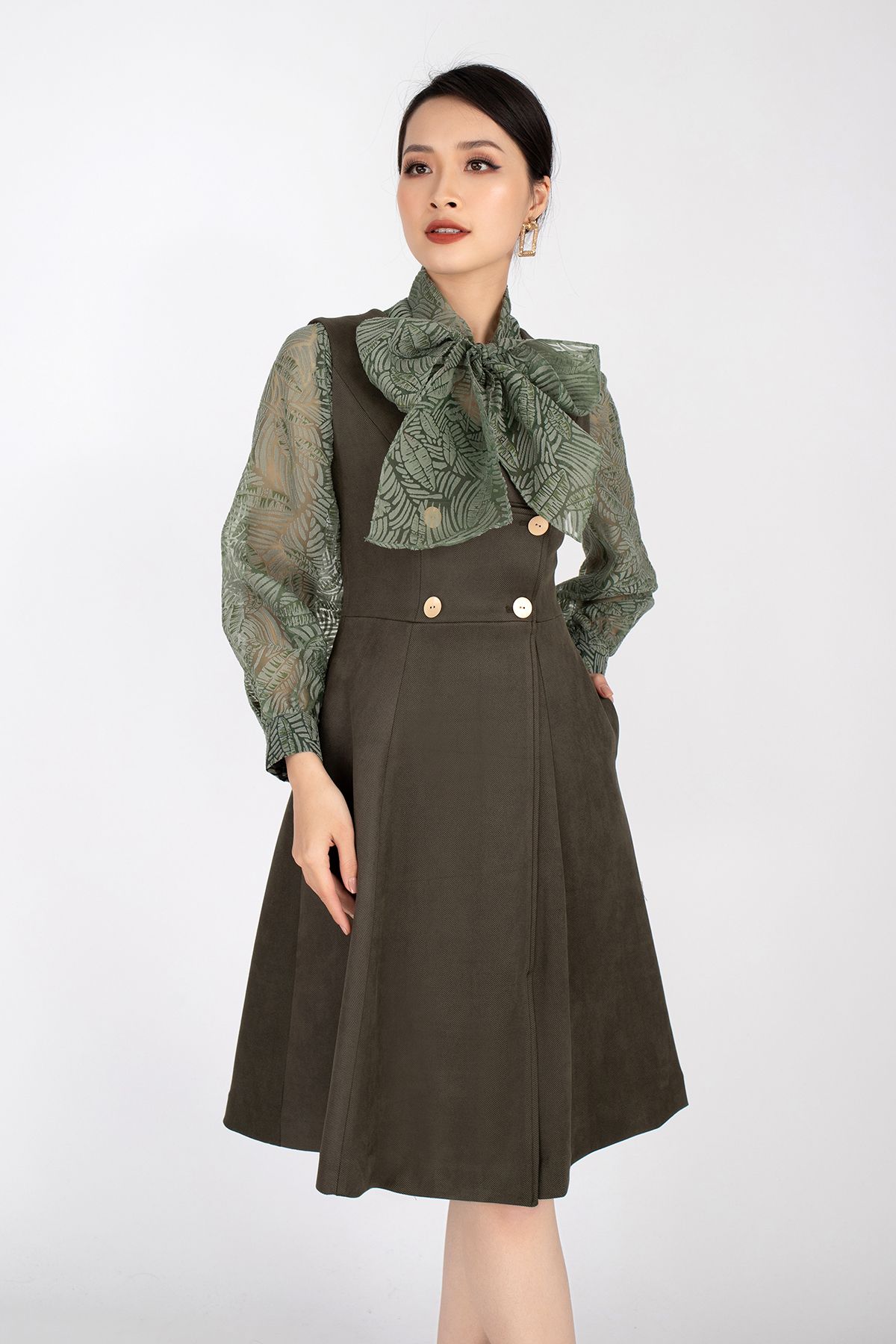 FDP92842 - Đầm dạo phố chất liệu vải cotton dáng xòe, cổ chữ V sát nách - PANTIO