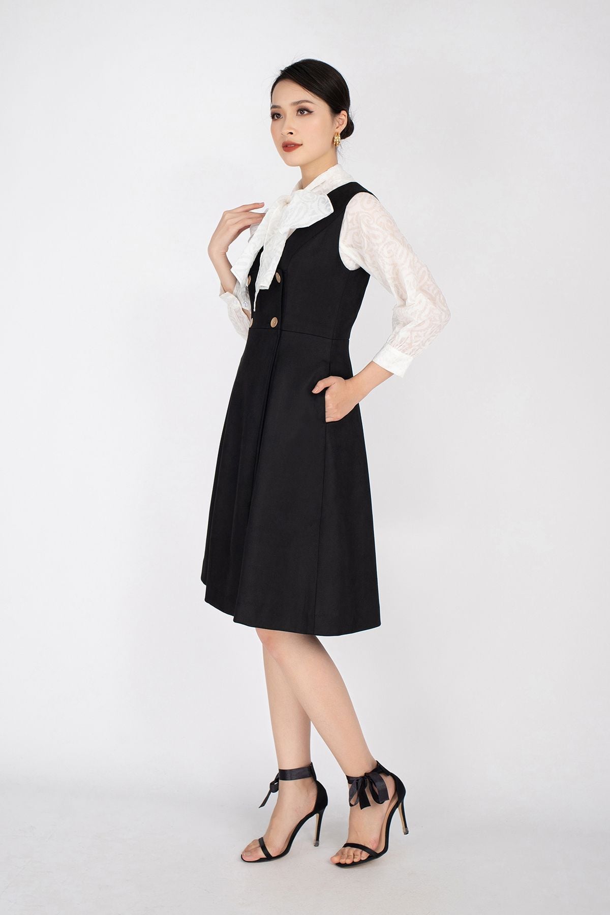 FDP92842 - Đầm dạo phố chất liệu vải cotton dáng xòe, cổ chữ V sát nách - PANTIO